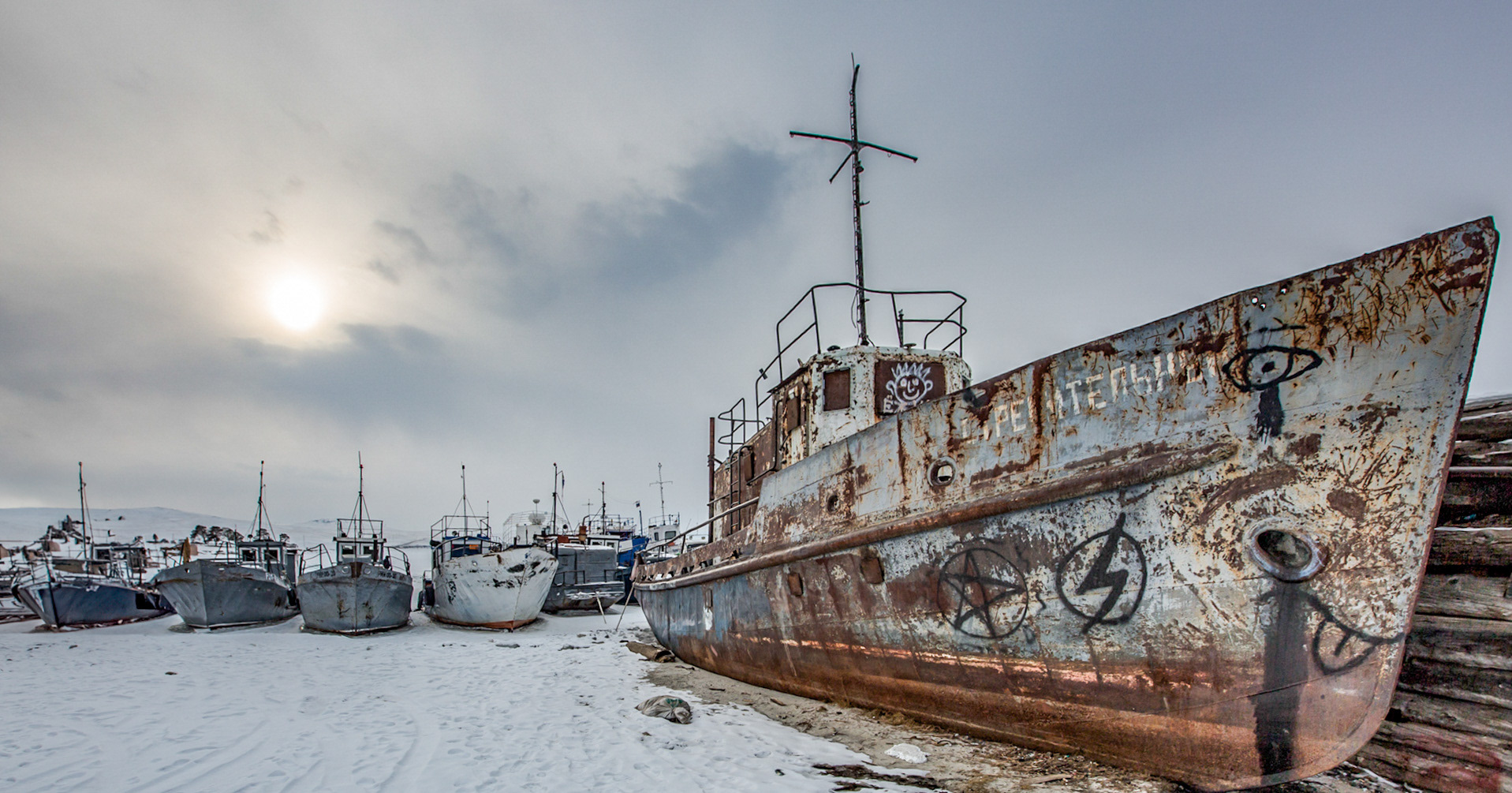Le Baïkal et le port pris par la glace