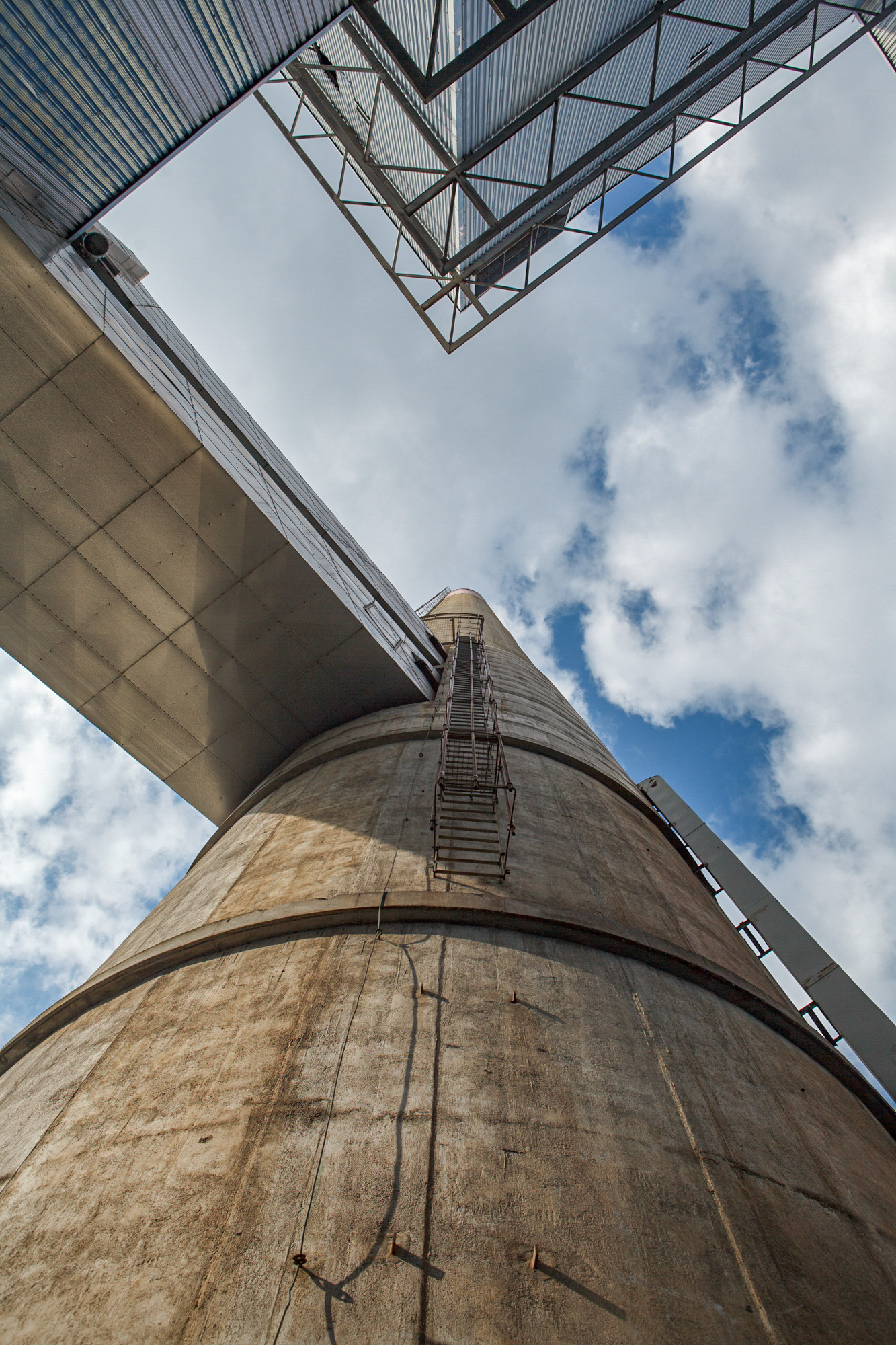 La centrale thermique de Vouvry, également appelée usine de Chavalon
