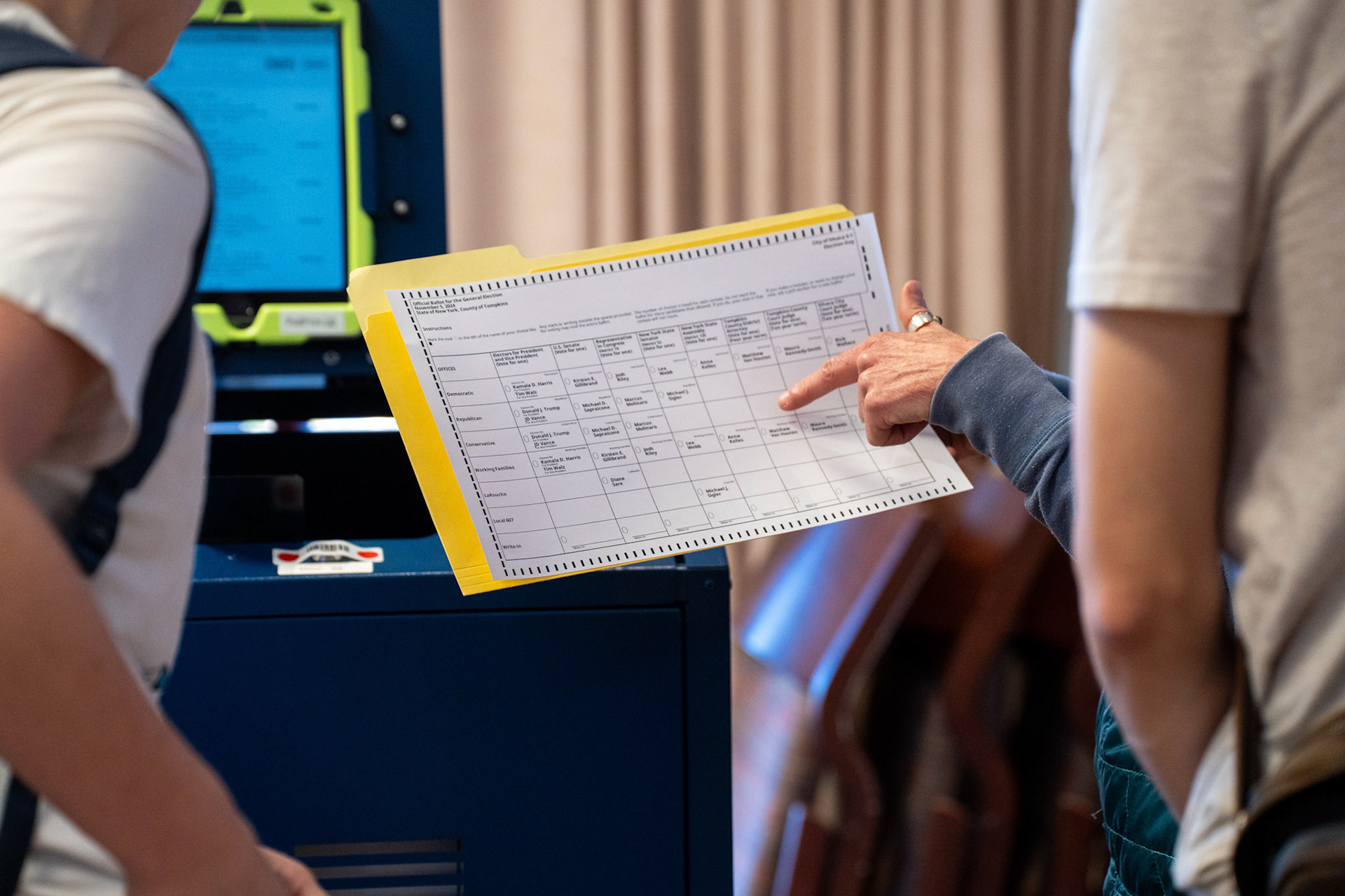 An election worker shows how to complete the ballot at the RPCC Voting location, Election Day, Nov 5, 2024. (Ming DeMers/Sun Photography Editor)
