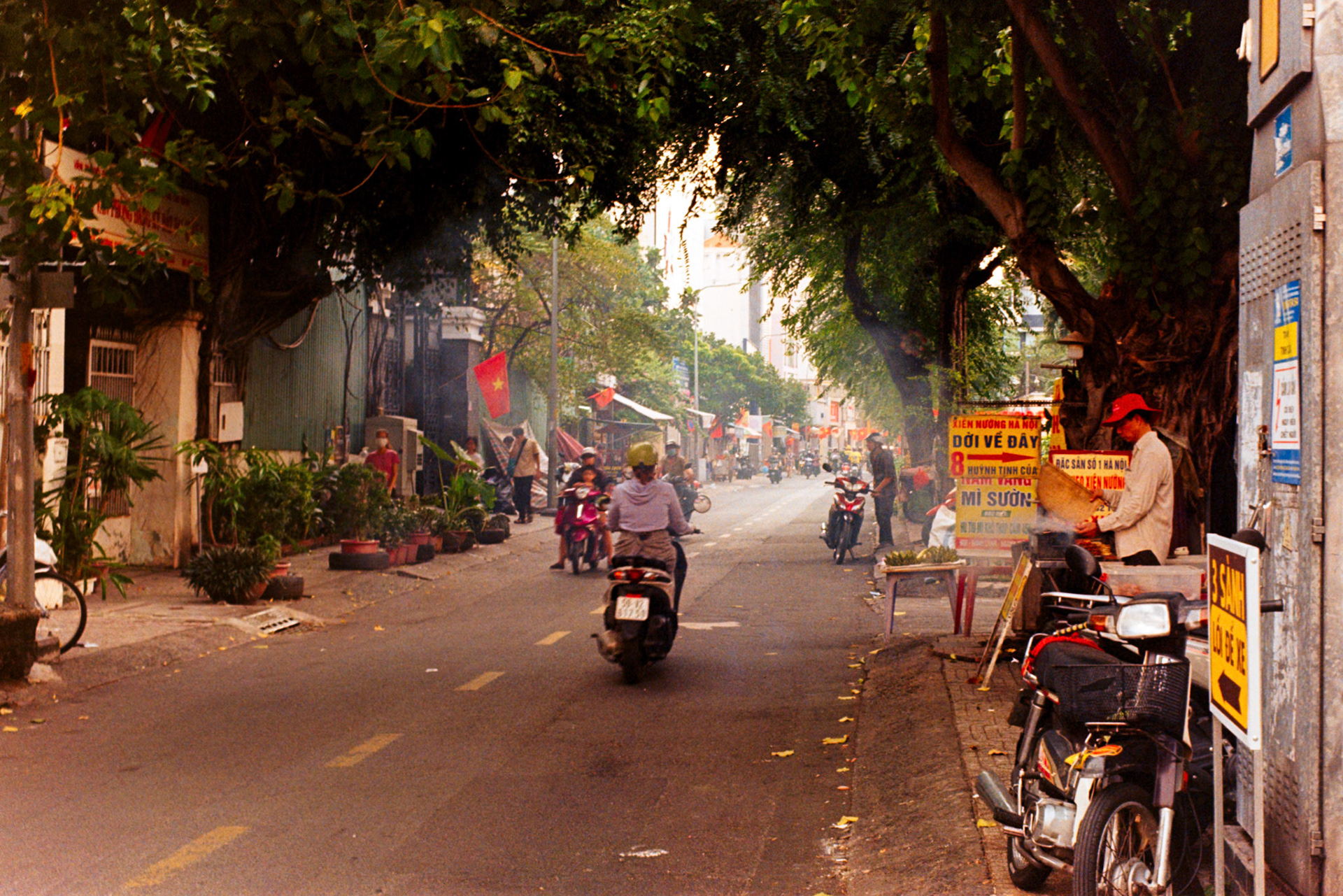 Negative Lab Pro v3.1.1 | Color Model: Frontier | Pre-Sat: 3 | Tone Profile: LAB - Shadow Hard | WB: Auto-Neutral | LUT: Frontier