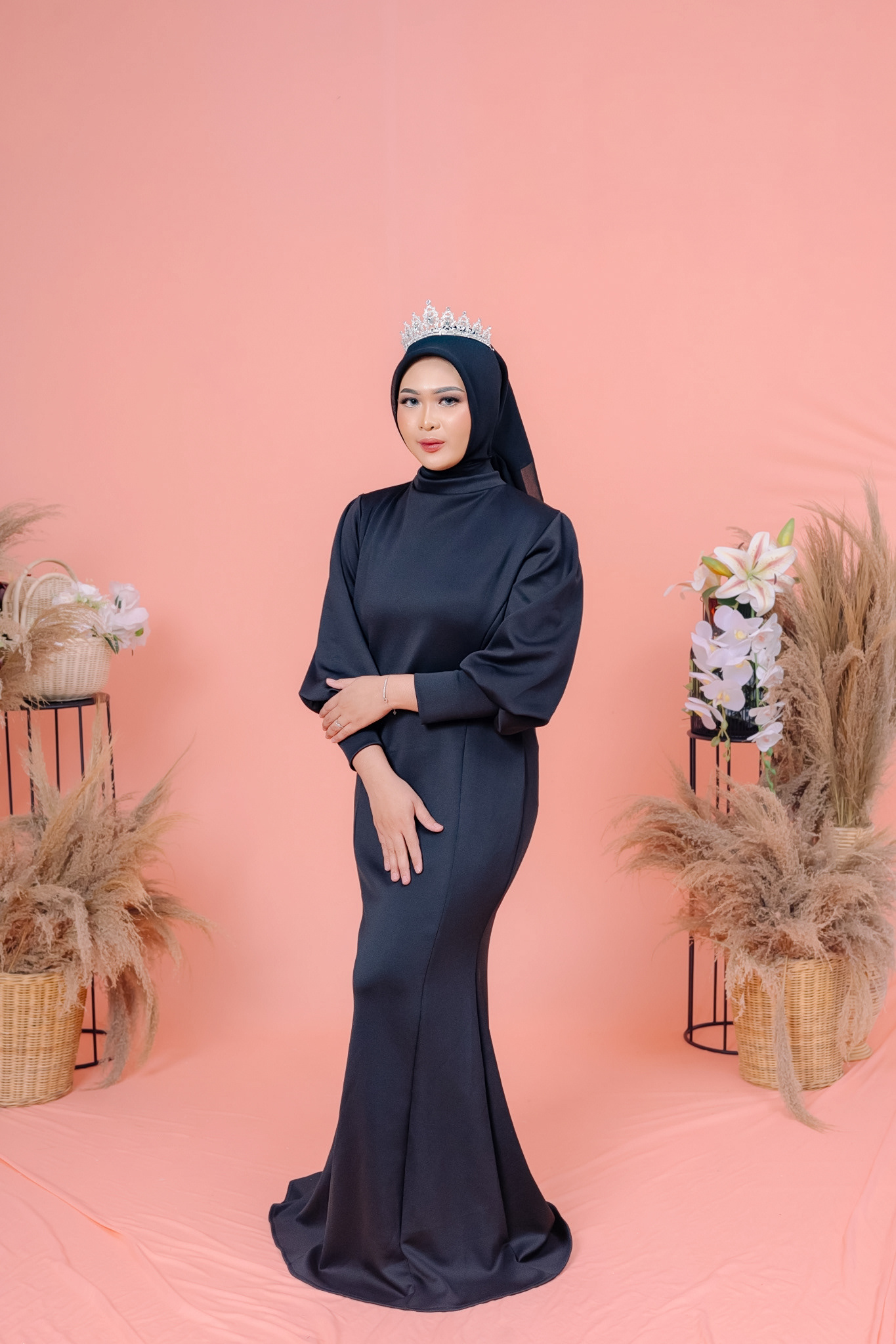 Gaun hitam slim