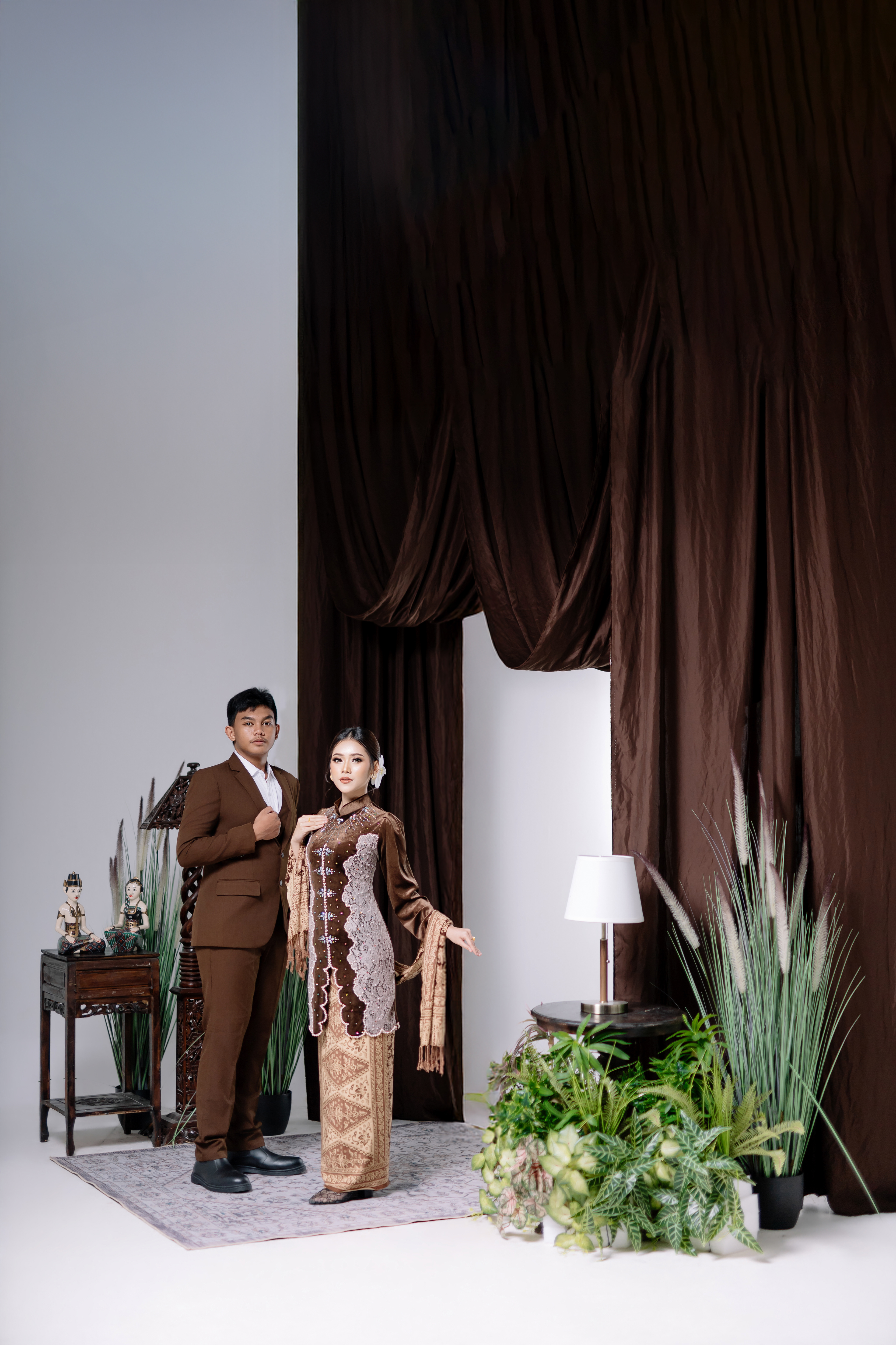 Kebaya Brokat Coklat 1