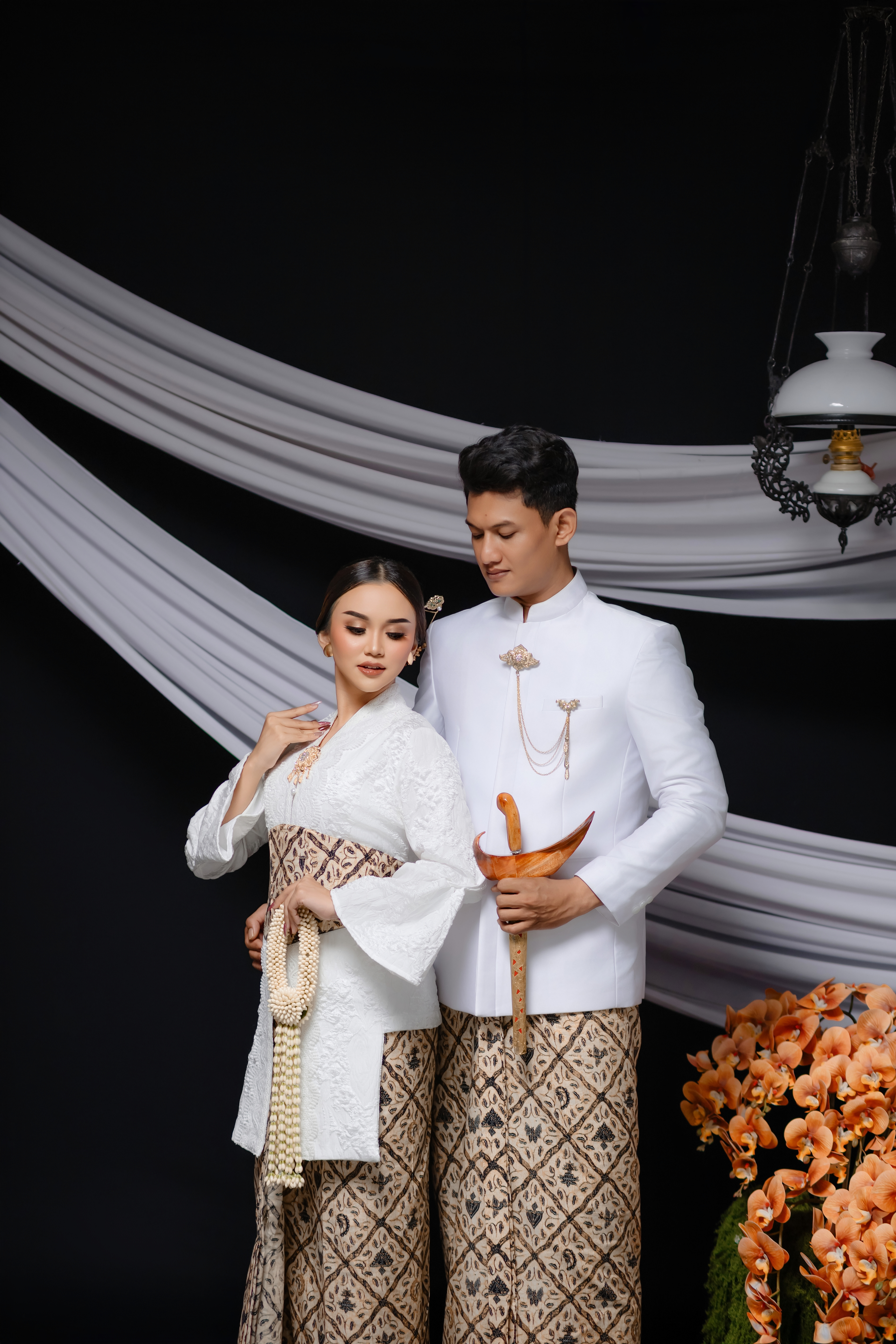 Kebaya Keraton Putih