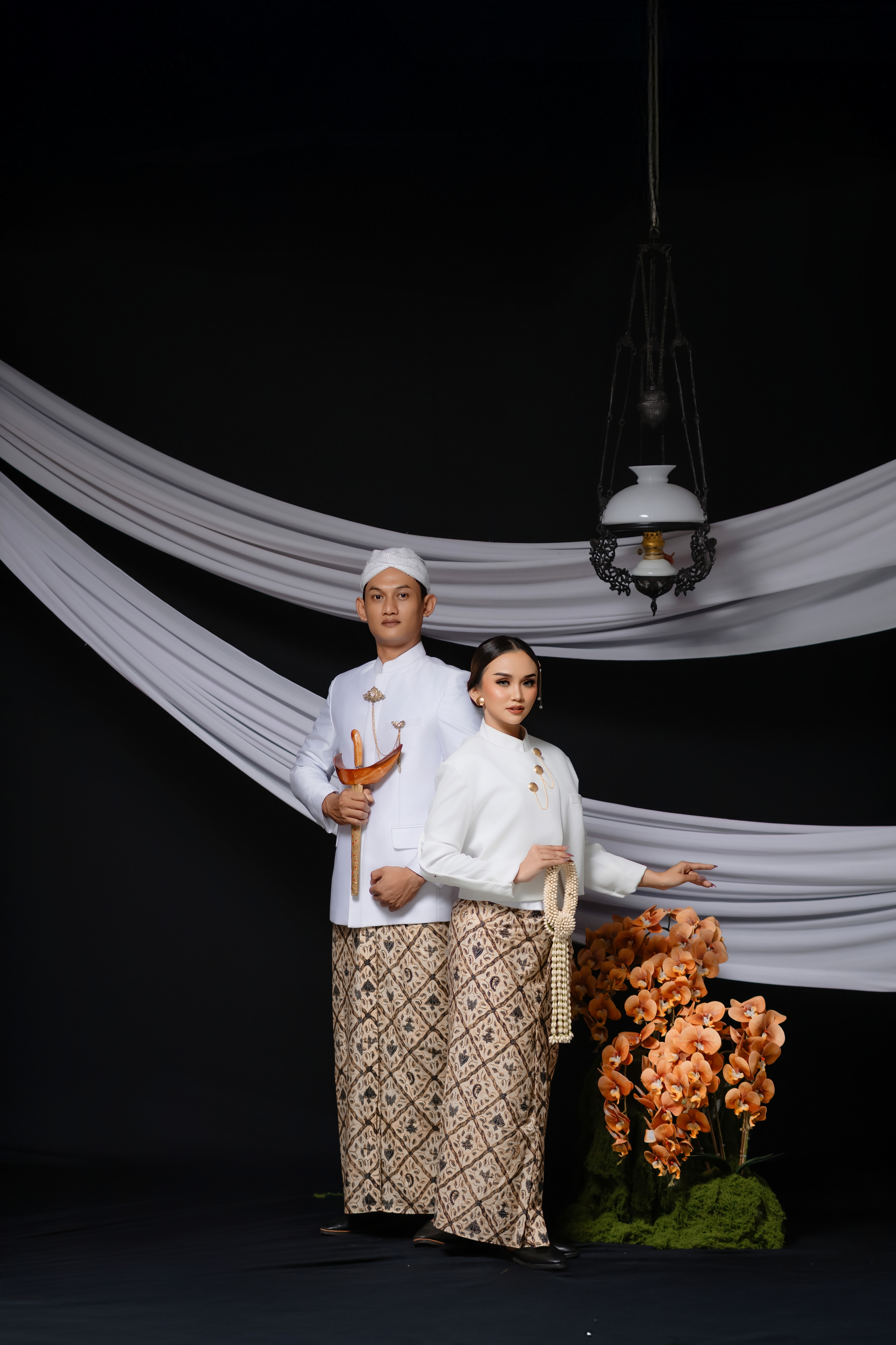 Kebaya Janggan Crop Top Putih