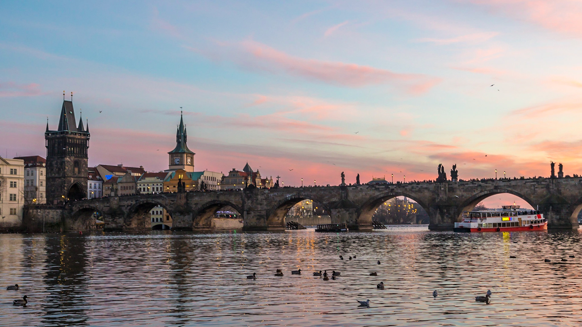 Charles Bridge (via Charles Bridge View)