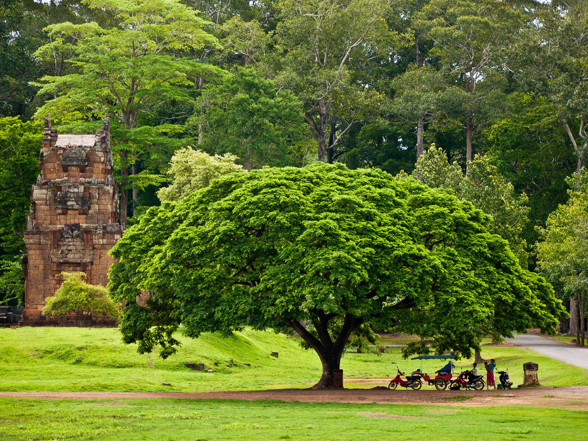 (Around Angkor Thom)