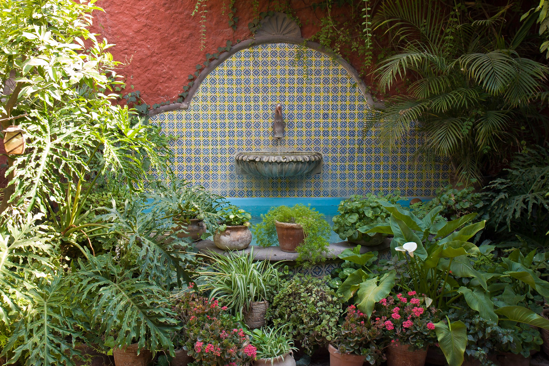 21 Sollano: Courtyard