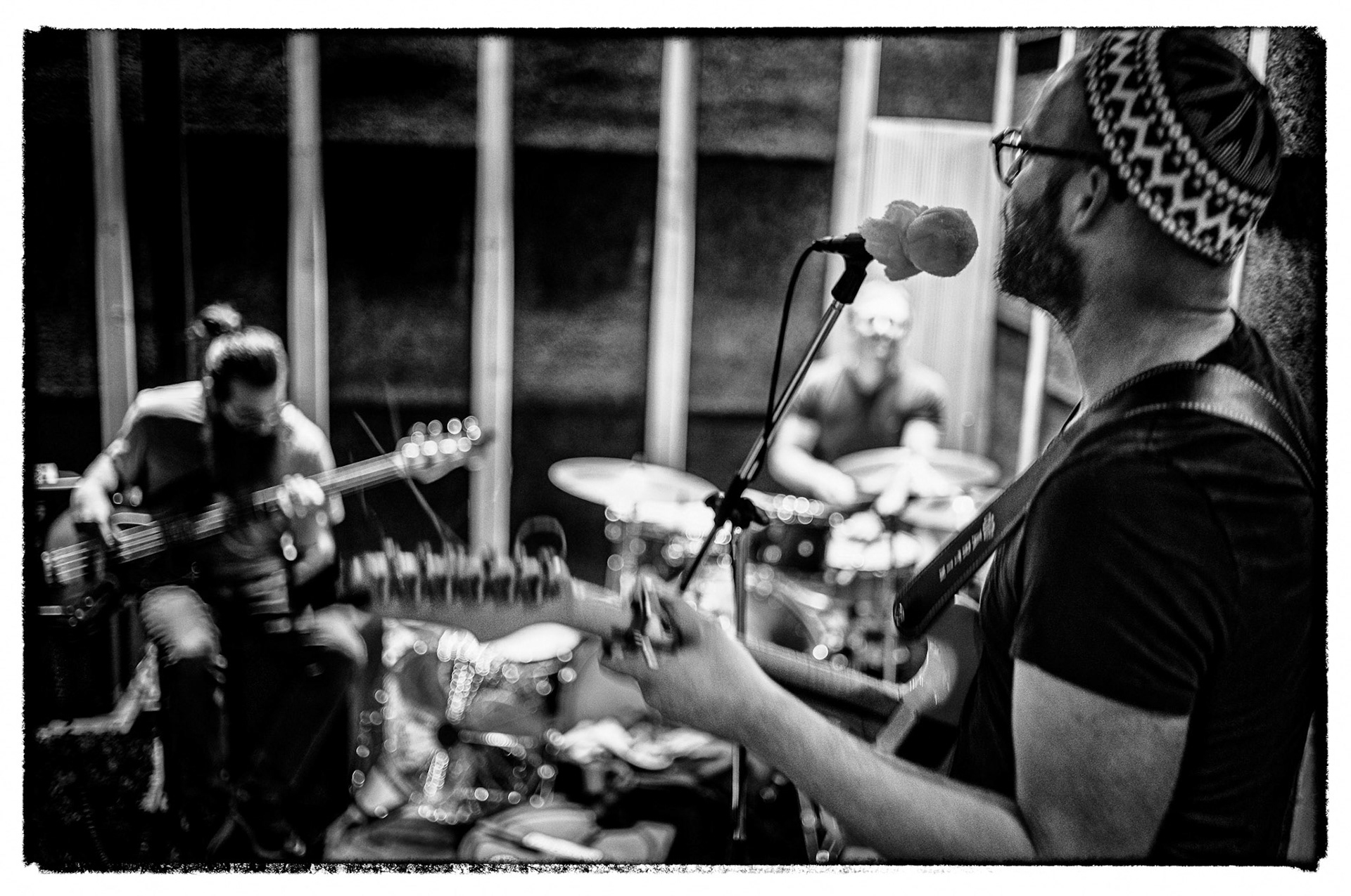 Nathan Rusafa (basse), Bruno Vallade (drums) & Julien Dexant (chant, guitare)
