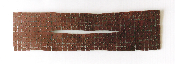 Menos (Minus), iron and electric welding, 3 editions, 15.7 x 53 in, 2002. Presented at the exhibition "VAU" at Centro Cultural Banco Central, São Paulo.