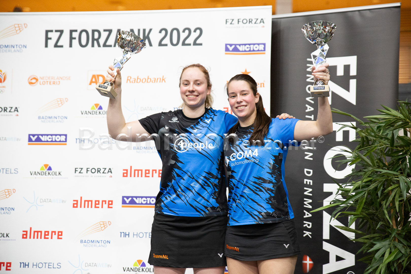 Debora Jille en Cheryl Seinen