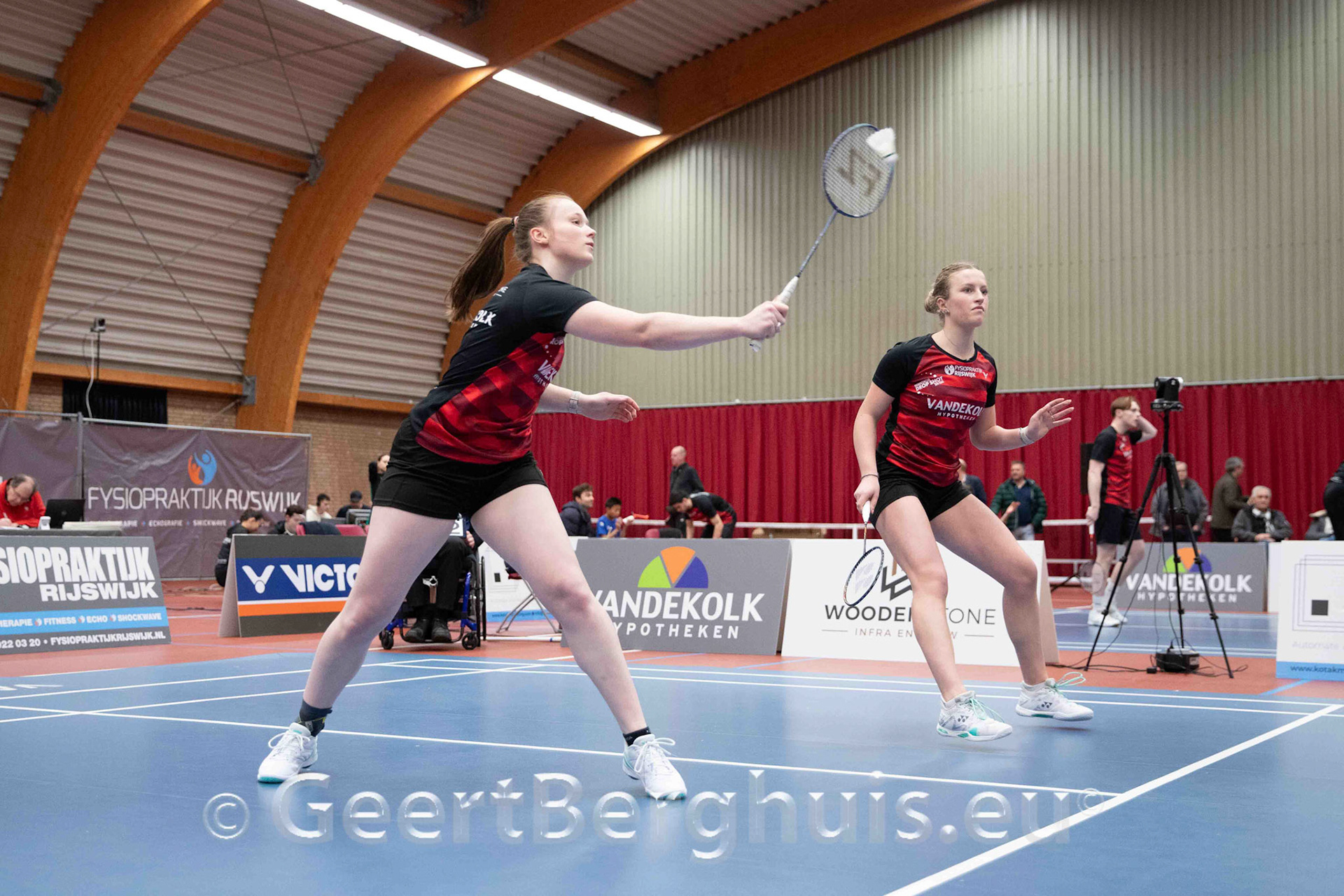 Kelly van Buiten en Iris van Leijssen