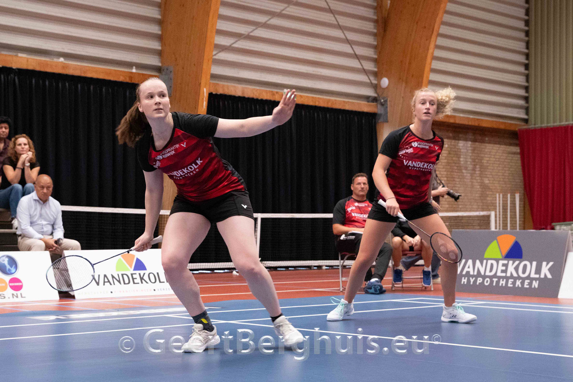 Kelly van Buiten en Iris van Leijsen