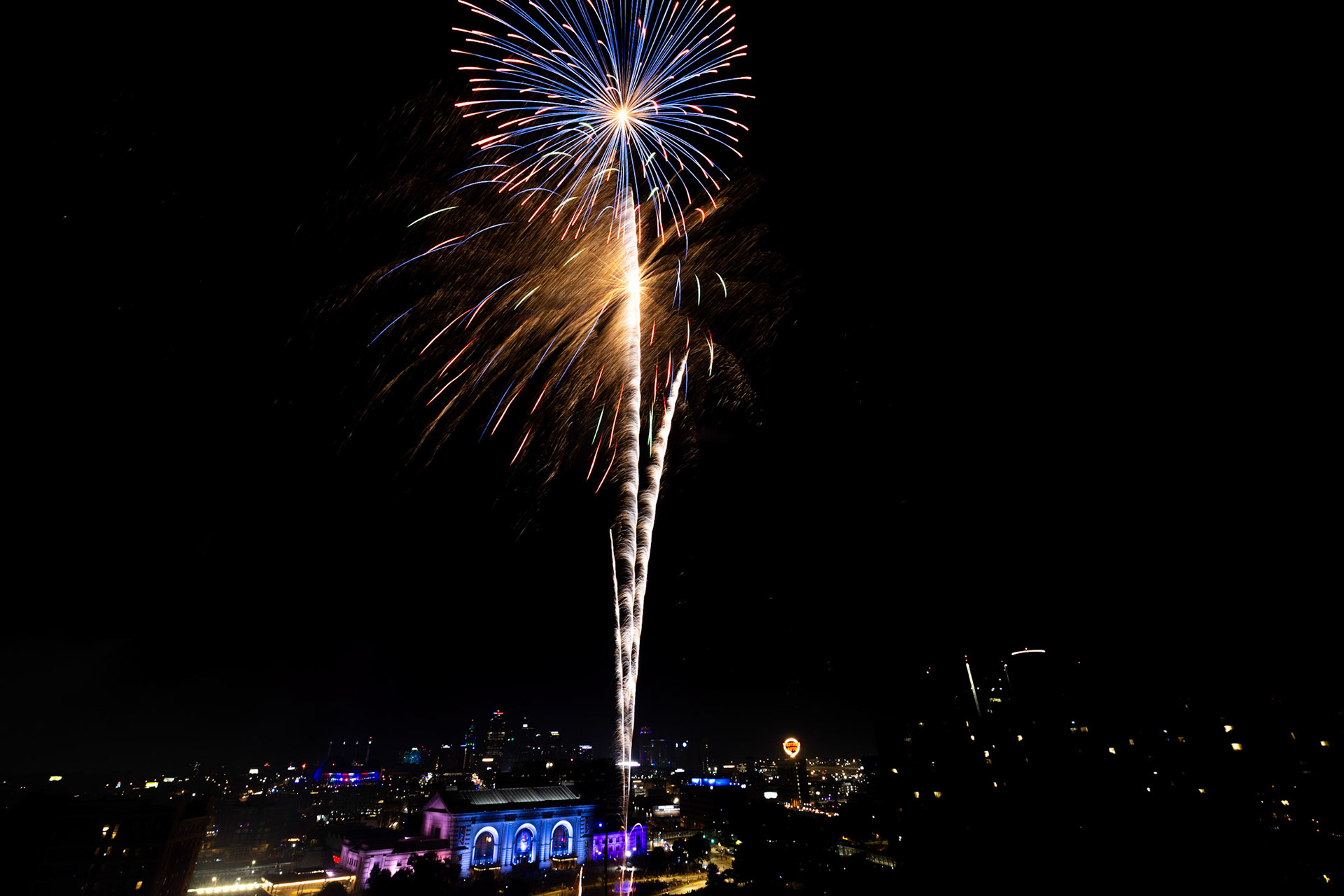 Fireworks at KC's WWI Memorial overlooking Union Station | 2023