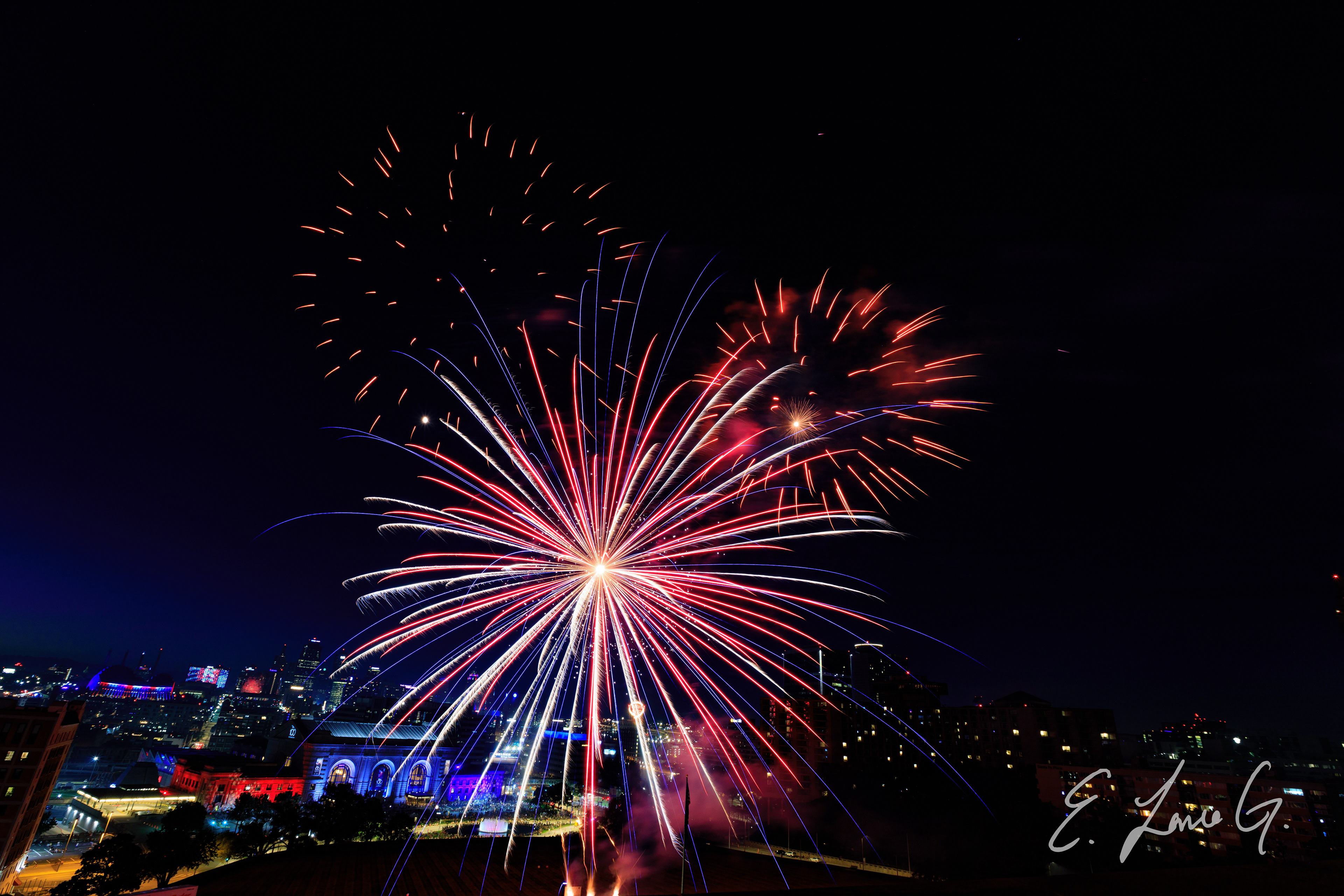 Fireworks at KC's WWI Memorial overlooking Union Station | 2024