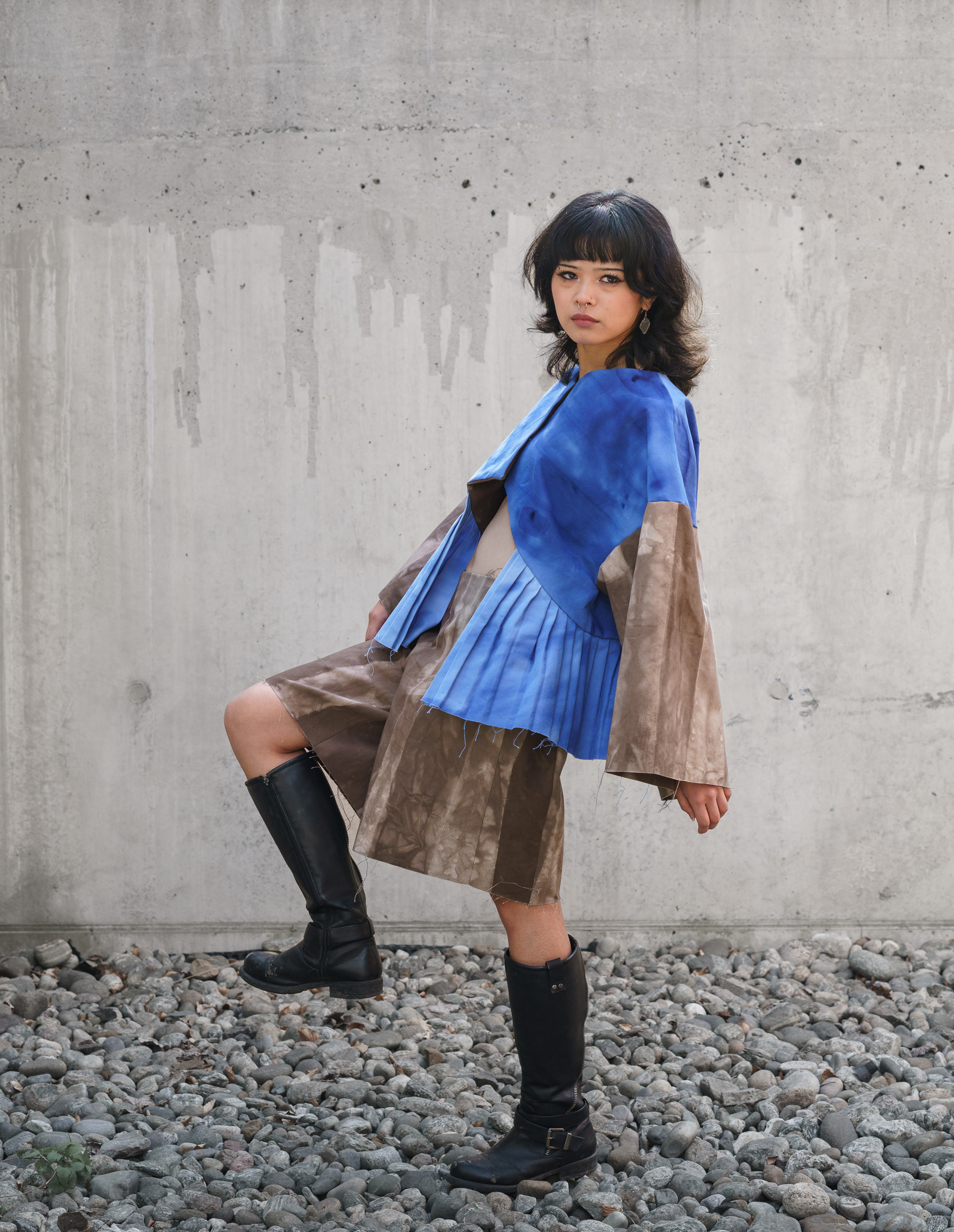 Hand-dyed cotton shorts, relaxed fit, featuring a side tie closure.