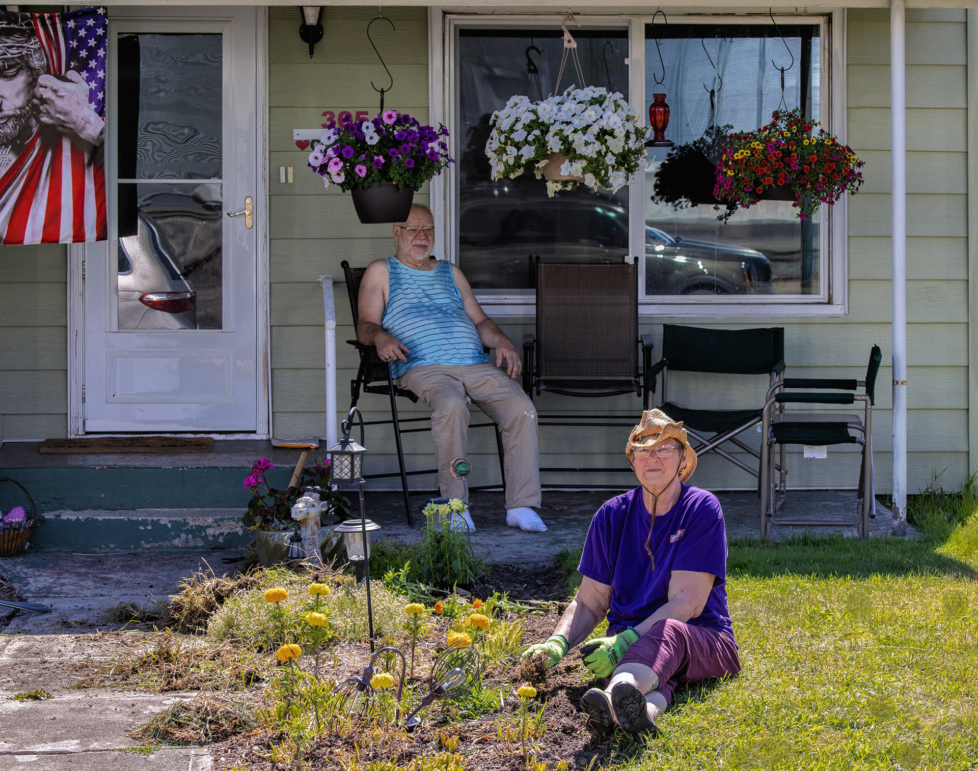 These people were so friendly, the "salt of the earth".  She was out there planting her marigolds on a very hot day yet took the time to tell us a bit about her neighborhood.  Interesting religious tribute in top left