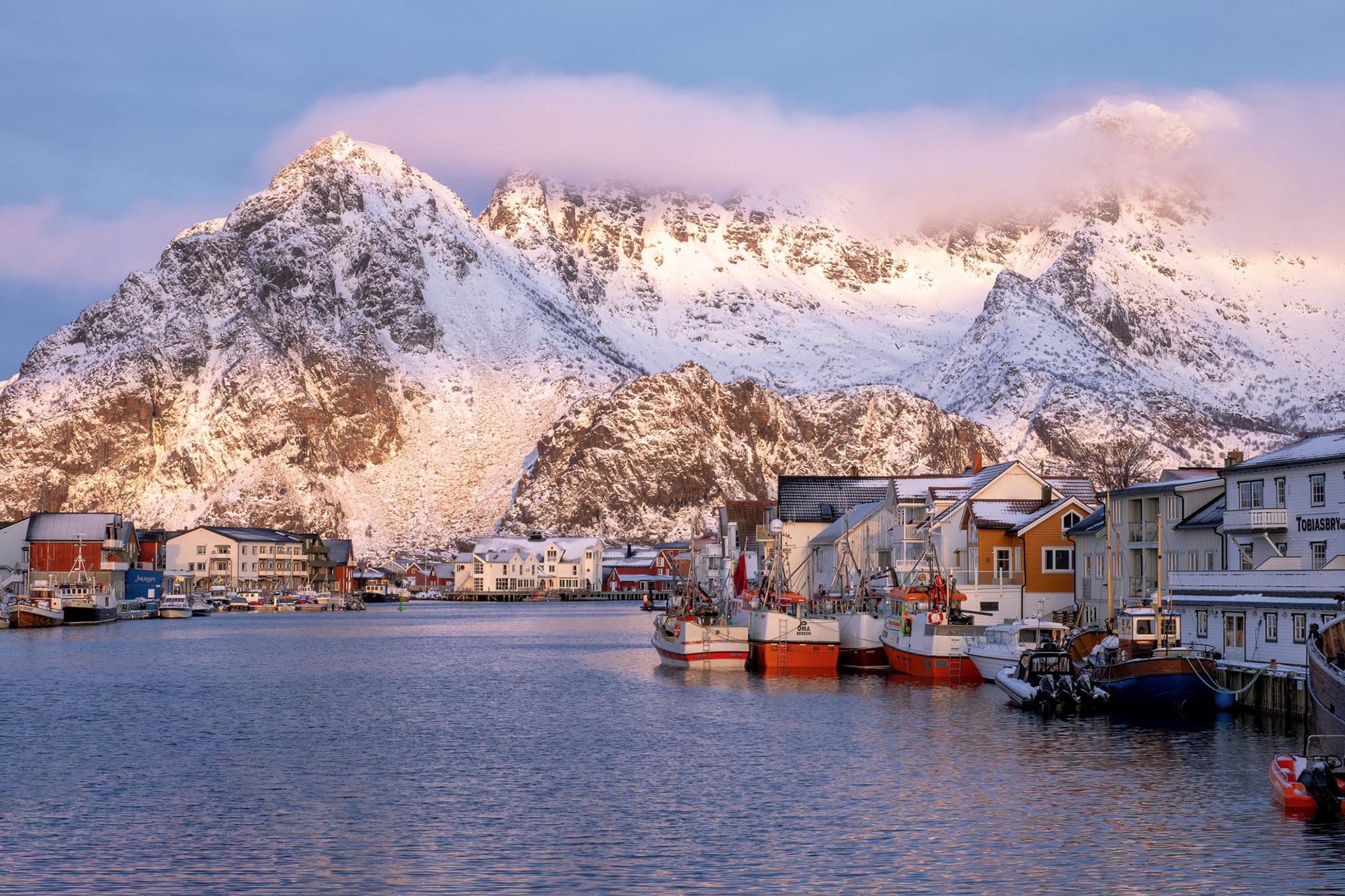 And on our last day...Henningsvær. An absolutely beautiful fishing village, very zen, i definitely could live there...