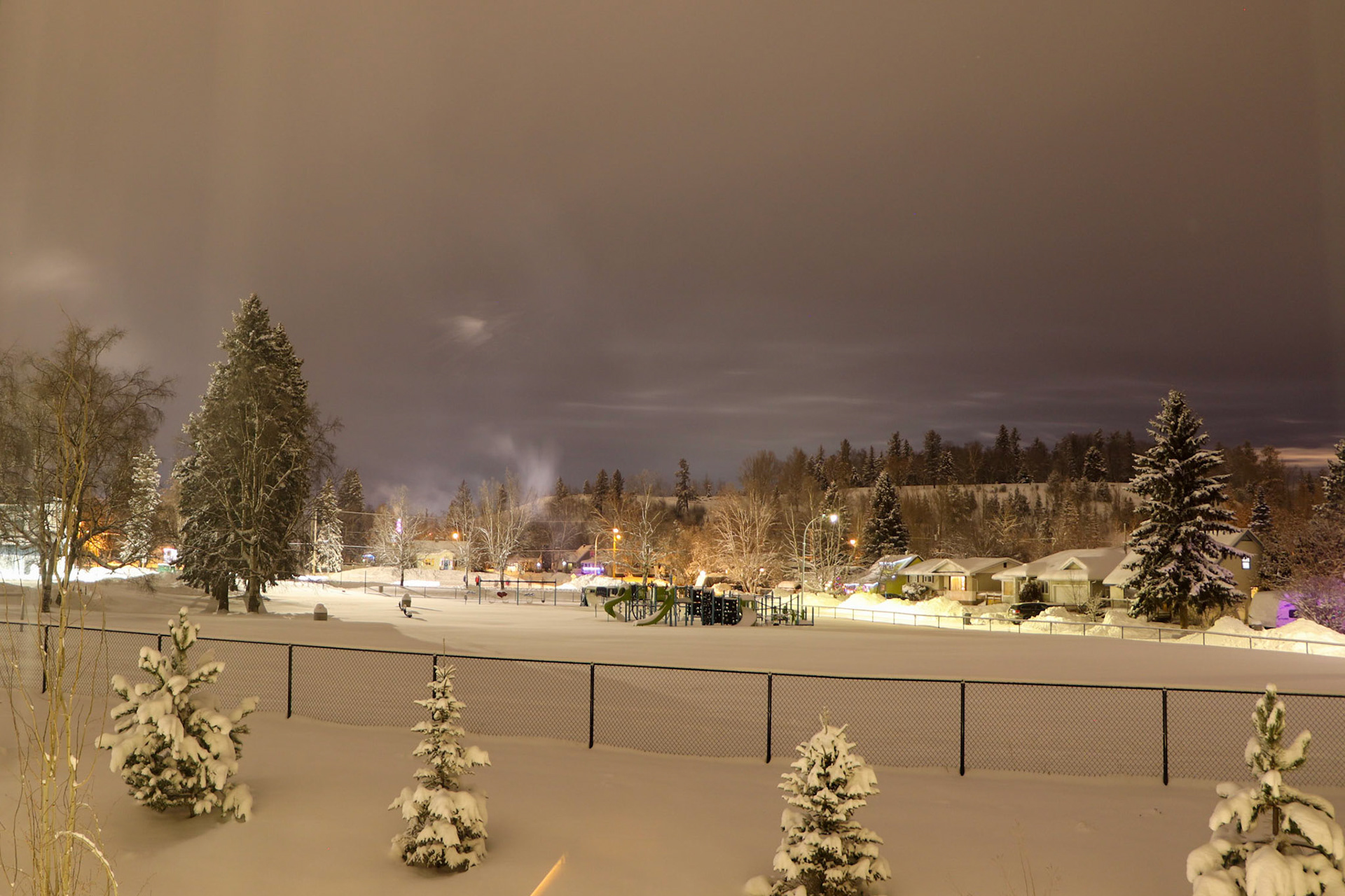 School yard &amp; Connaught Hill at 2021/12/31  11:34 PM