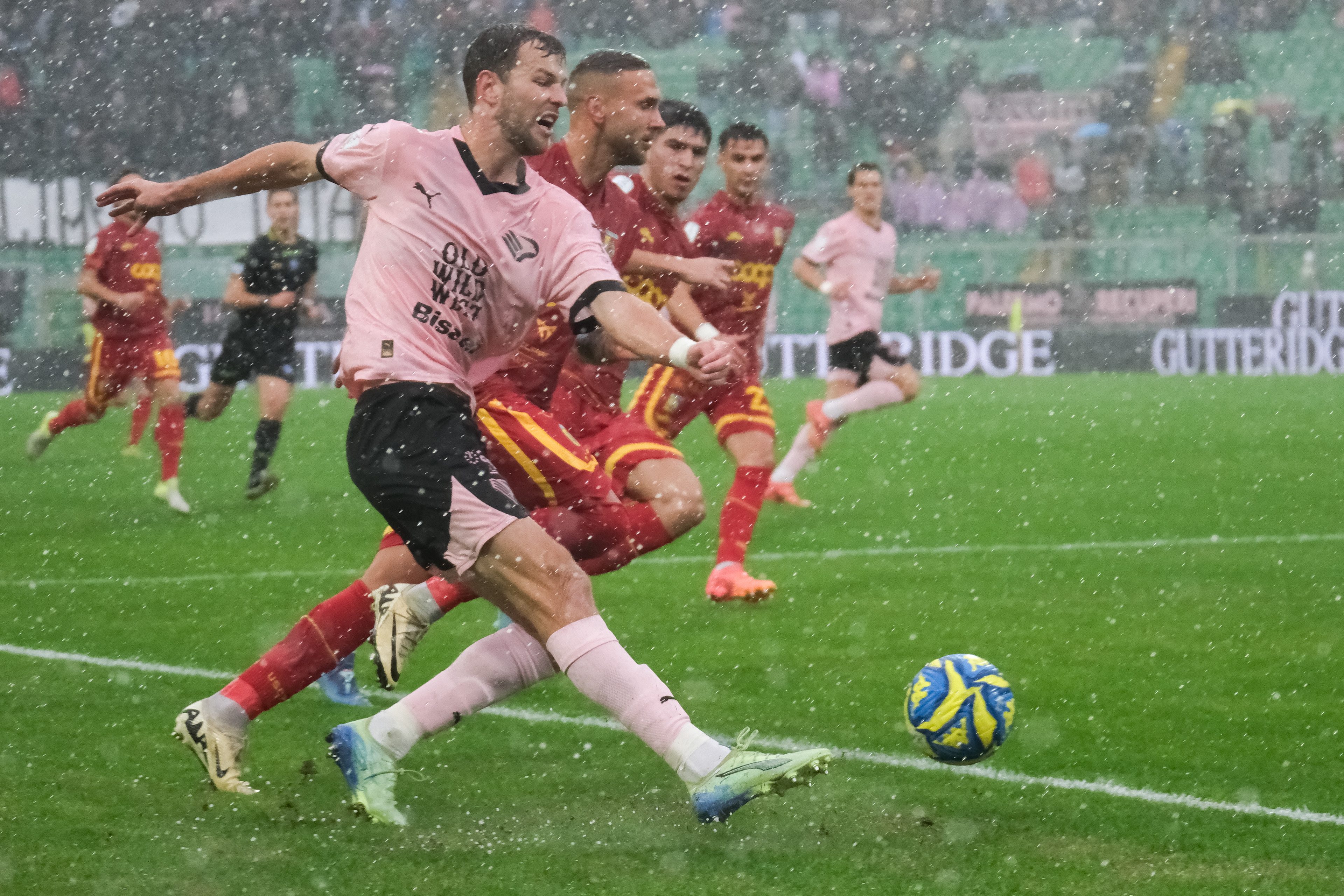 PALERMO v CATANZARO - Serie B // PALERMO, ITALY - DECEMBER 15: Jeremy Le Douaron of Palermo FC in action, during the Serie B match between Palermo FC and Catanzaro at Stadio Comunale Renzo Barbera on december 15, 2025 in Palermo, Italy. (Photo by Federico Serra)