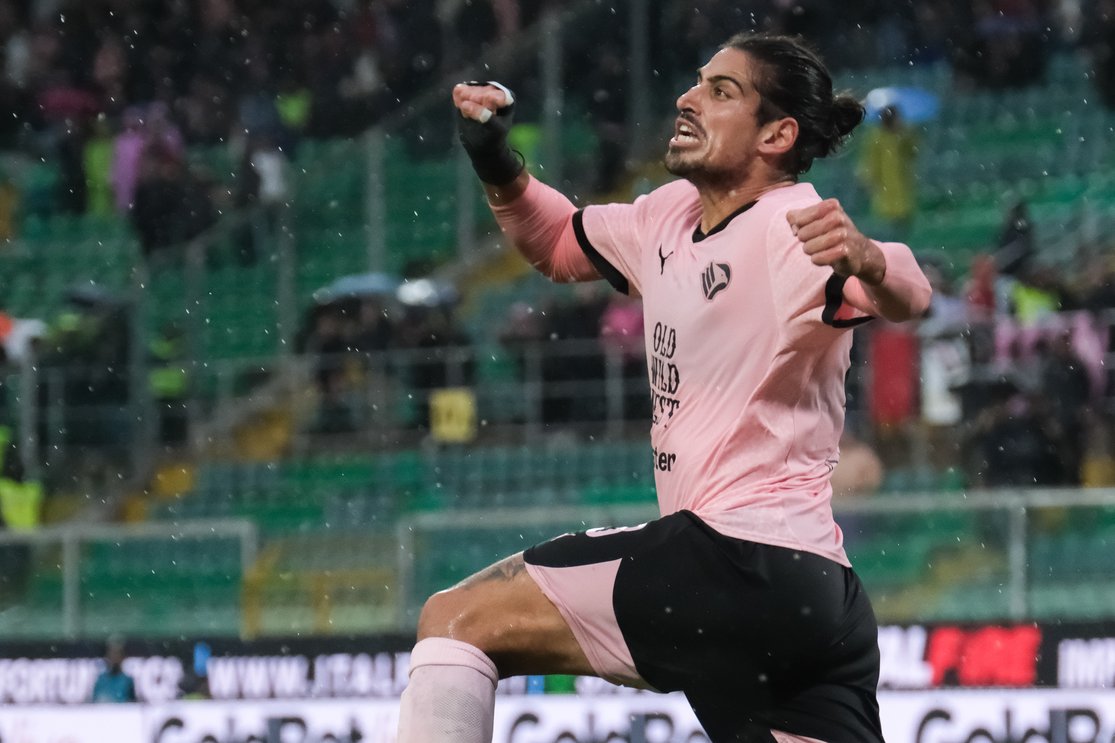 PALERMO v CATANZARO - Serie B // PALERMO, ITALY - DECEMBER 15: Dimitrios Nikolaou of Palermo FC celebrate his lead goal (1-0), during the Serie B match between Palermo FC and Catanzaro at Stadio Comunale Renzo Barbera on december 15, 2025 in Palermo, Italy. (Photo by Federico Serra)