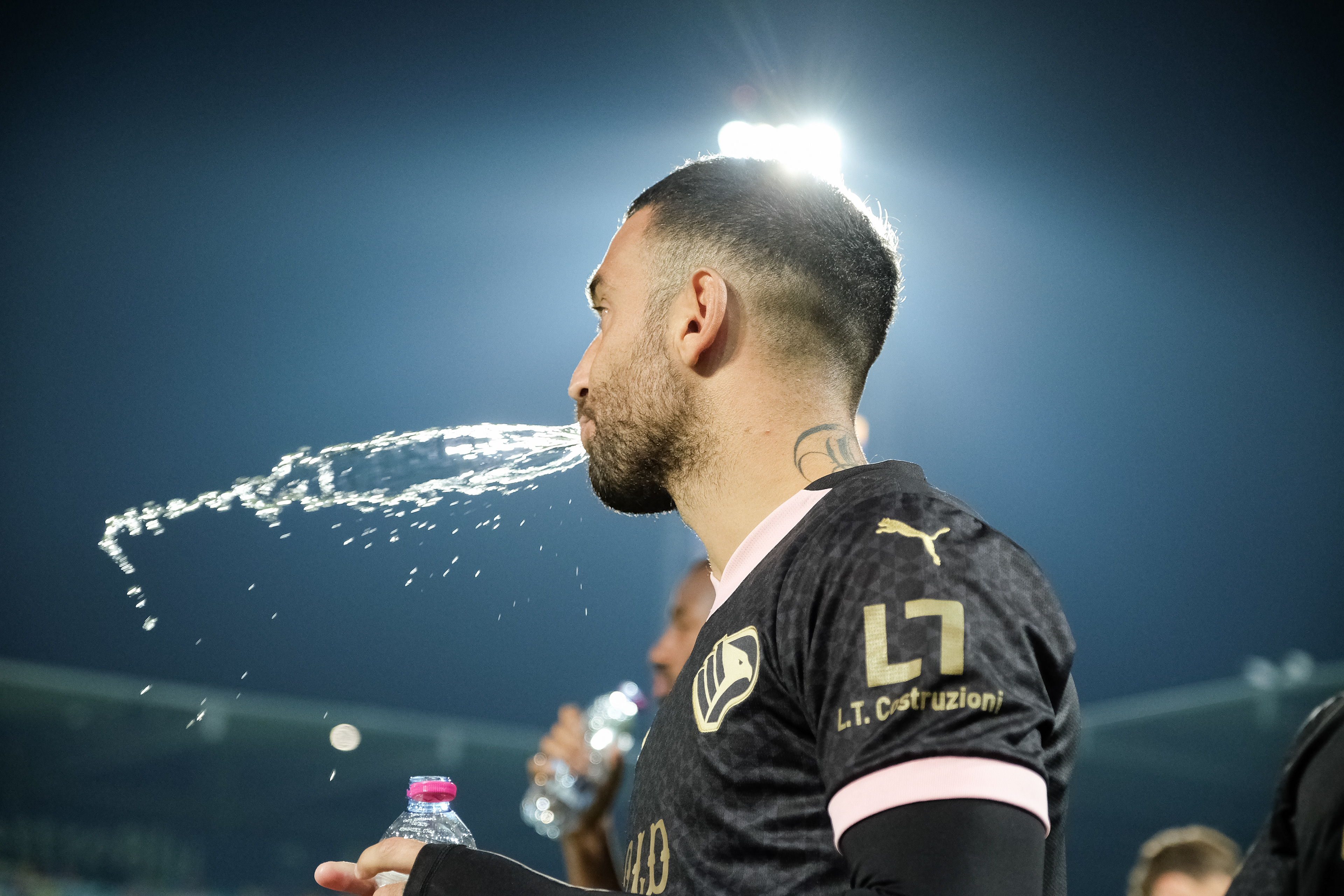 FROSINONE v PALERMO - Serie B // FROSINONE, ITALY - NOVEMBER 08: Roberto Insigne spitting out the water before the Serie B match between Frosinone and Palermo FC at Stadio Benito Stirpe on november 08, 2024 in Frosinone, Italy. (Photo by Federico Serra)