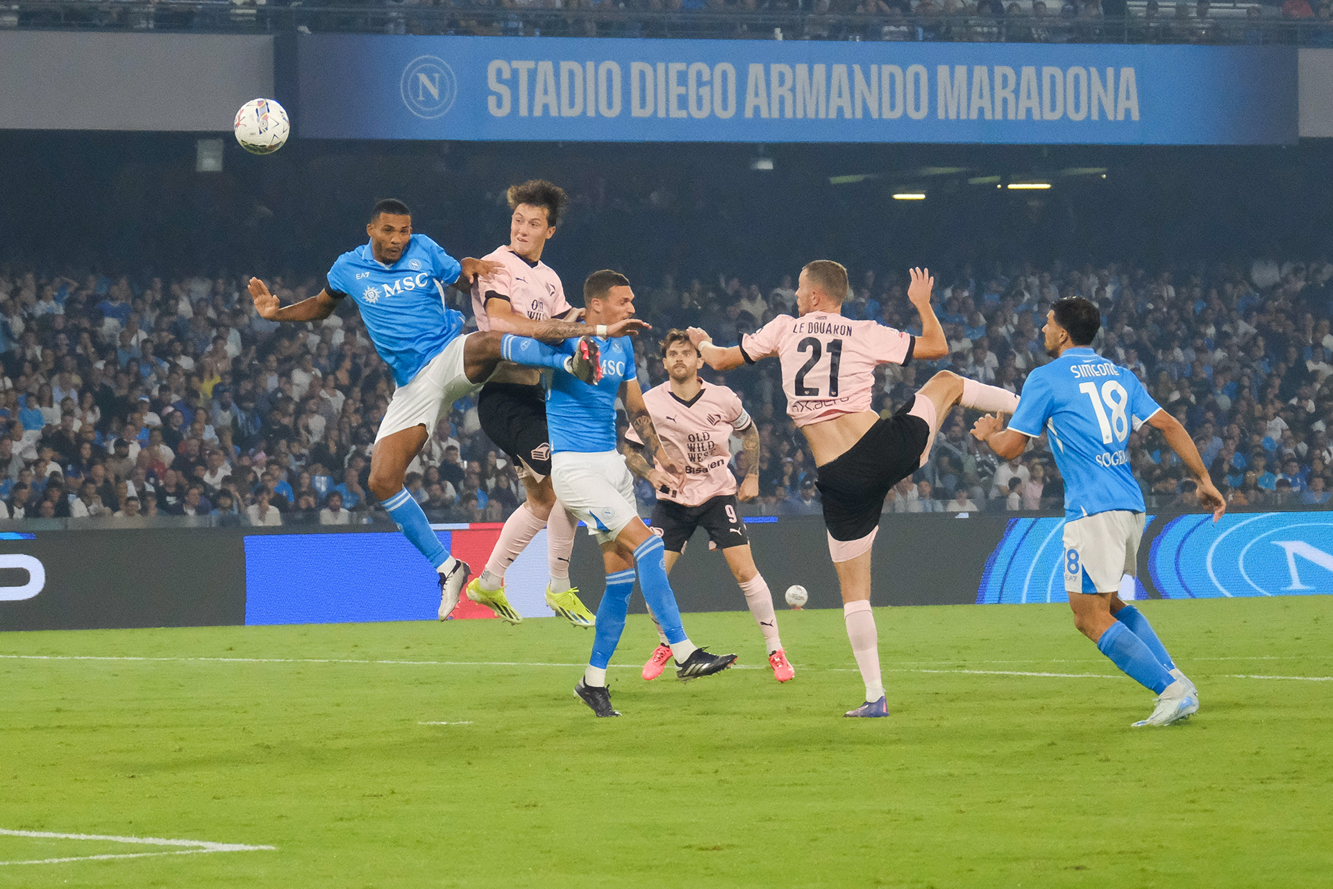 NAPOLI v PALERMO - Coppa Italia // NAPOLI, ITALY - SEPTEMBER 26: From the left Juan Jesus of SSC Napoli, Patrik Peda of Palermo FC, Rafa Marin of SSC Napoli, Jeremy Le Douaron of Palermo FC and Giovanni Simeone of SSC Napoli, on action during the Coppa Italia match between SSC Napoli and Palermo FC at Stadio Diego Armando Maradona on september 26, 2024 in Napoli, Italy. (Photo by Federico Serra)