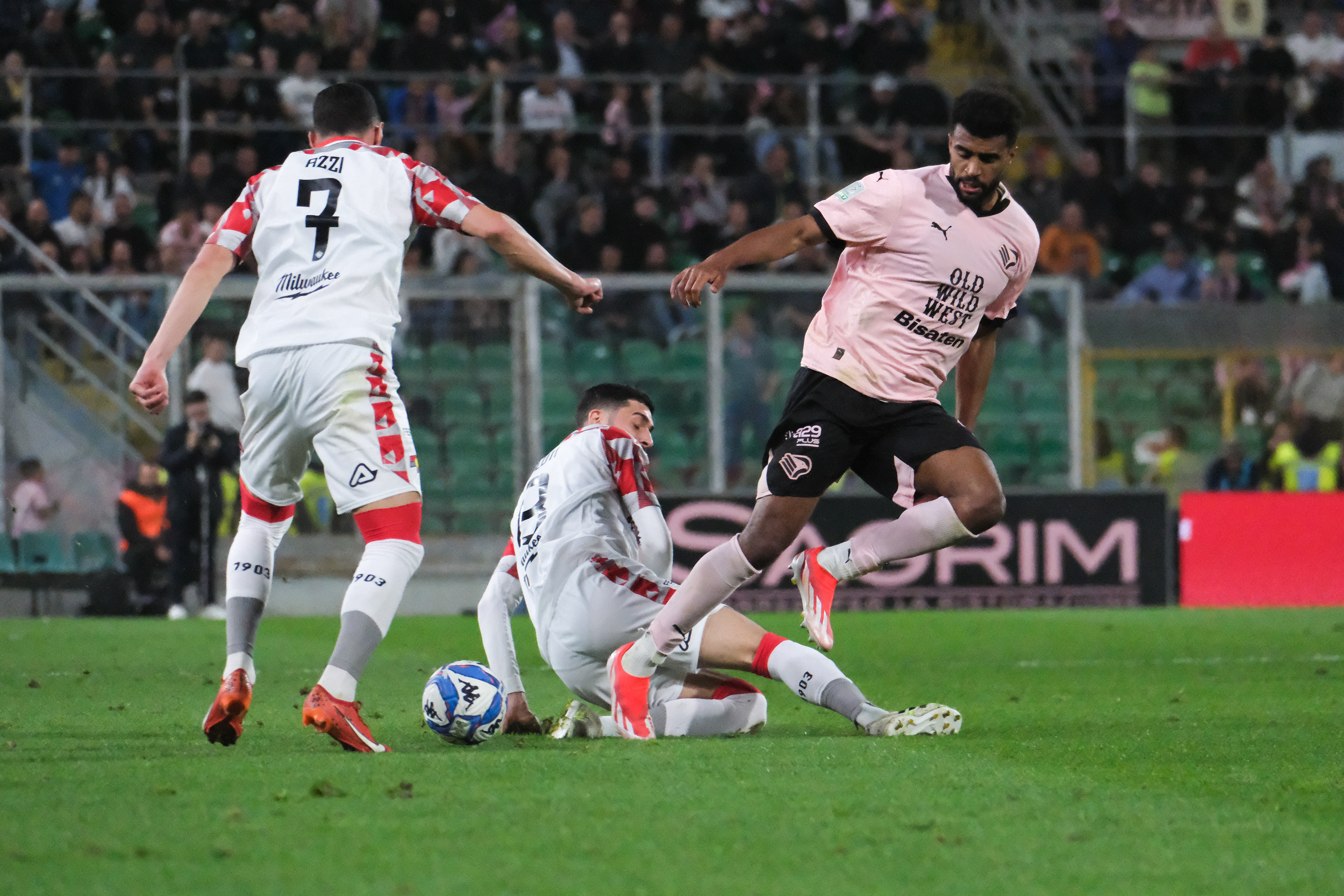 PALERMO v CREMONESE - Serie B // PALERMO, ITALY - MARCH 14: Rayyan Baniya (R) of Palermo FC in action, during the Serie B match between Palermo FC and Cremonese at Stadio Comunale Renzo Barbera on march 14, 2025 in Palermo, Italy. (Photo by Federico Serra)