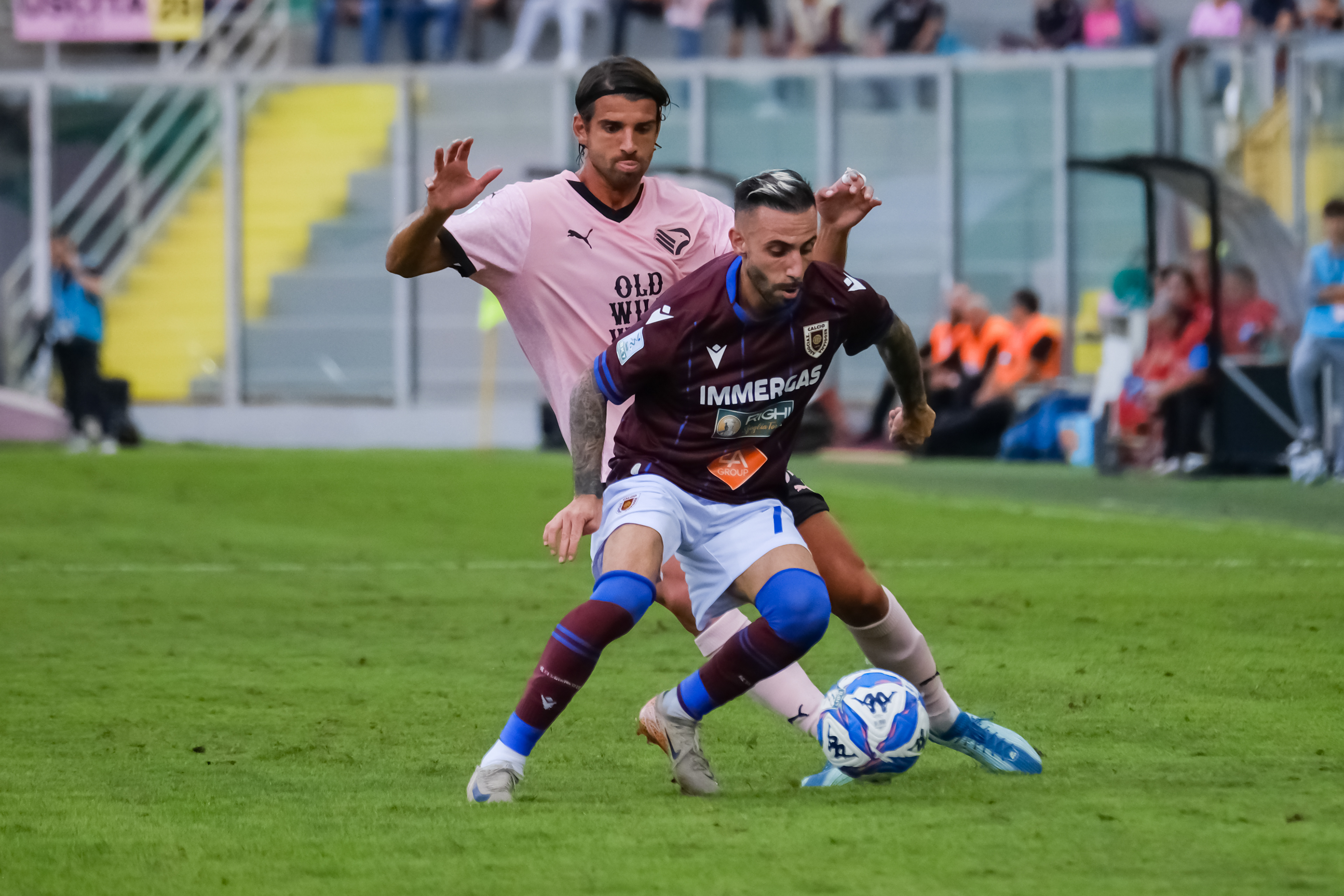 PALERMO v REGGIANA - Serie B // PALERMO, ITALY - OCTOBER 26: Pietro Ceccaroni (L) of Palermo FC and Manuel Marras (R) of Reggiana during the Serie B match between Palermo FC and Reggiana at Stadio Comunale Renzo Barbera on october 26, 2024 in Palermo, Italy. (Photo by Federico Serra)