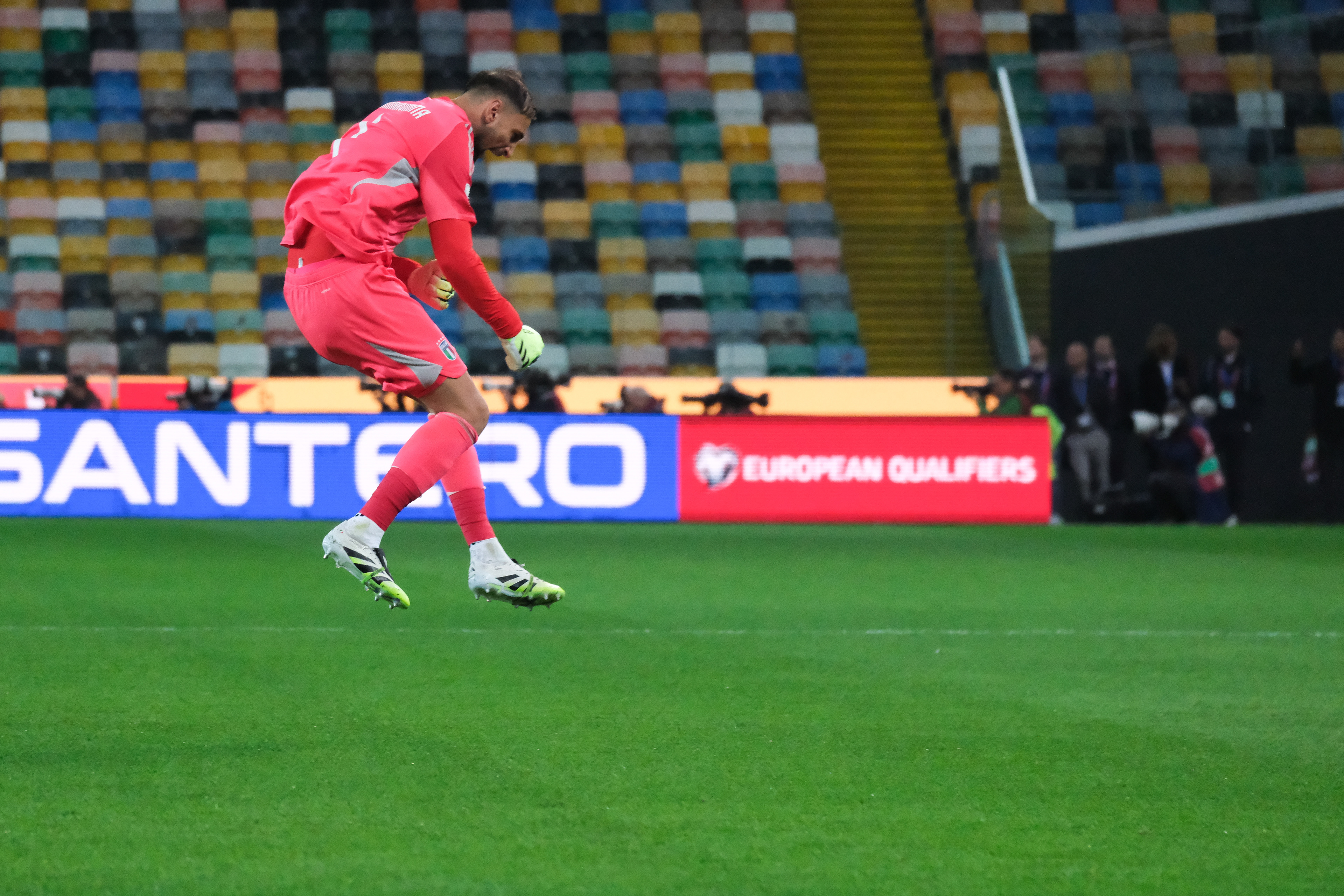 ITALY FC v ISRAEL - FIFA World CUP 2026 - Qualification Round // UDINE, ITALY - OCTOBER 14: Gianluigi Donnarumma celebrating a gol of Italy in action during the match between Italy and Israel at Stadio Friuli on october 14, 2025 in Udine, Italy. (Photo by Federico Serra)