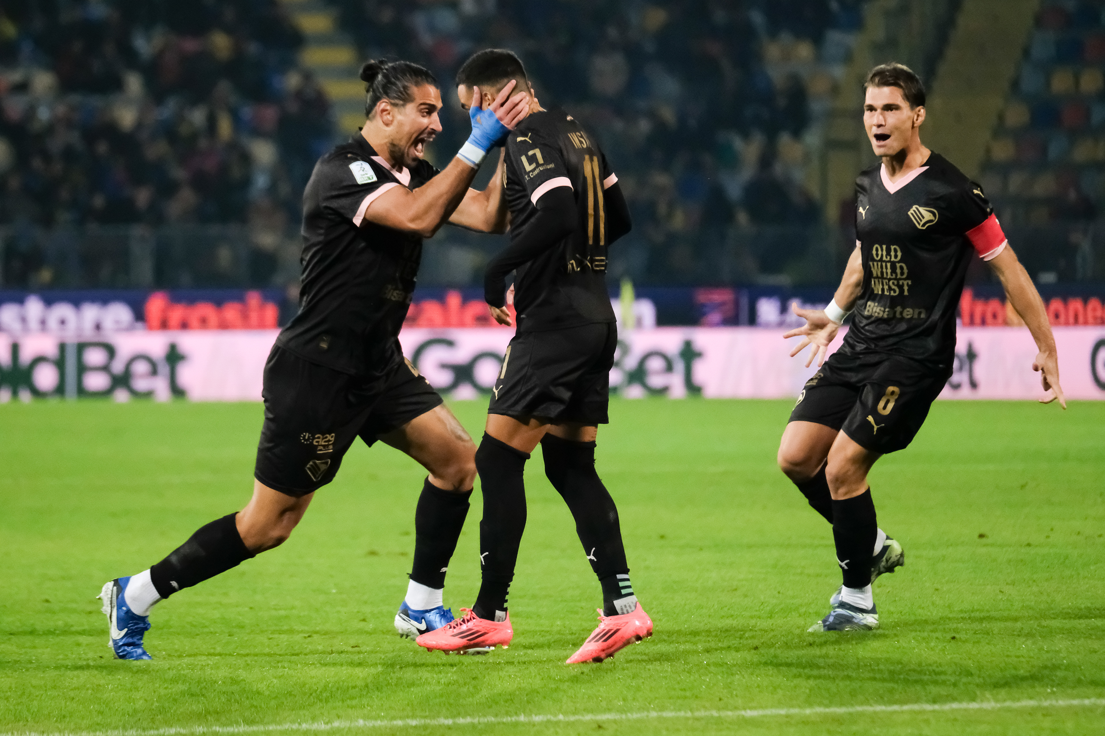 FROSINONE v PALERMO - Serie B // FROSINONE, ITALY - APRIL 06: Roberto Insigne (C) of Palermo FC celebrate lead goal (1-0) with Dimitrios NIkolaou (L) of Palermo FC and Jacopo Segre (R) of Palermo FC, during the Serie B match between Frosinone and Palermo FC at Stadio Benito Stirpe on april 06, 2025 in Palermo, Italy. (Photo by Federico Serra)