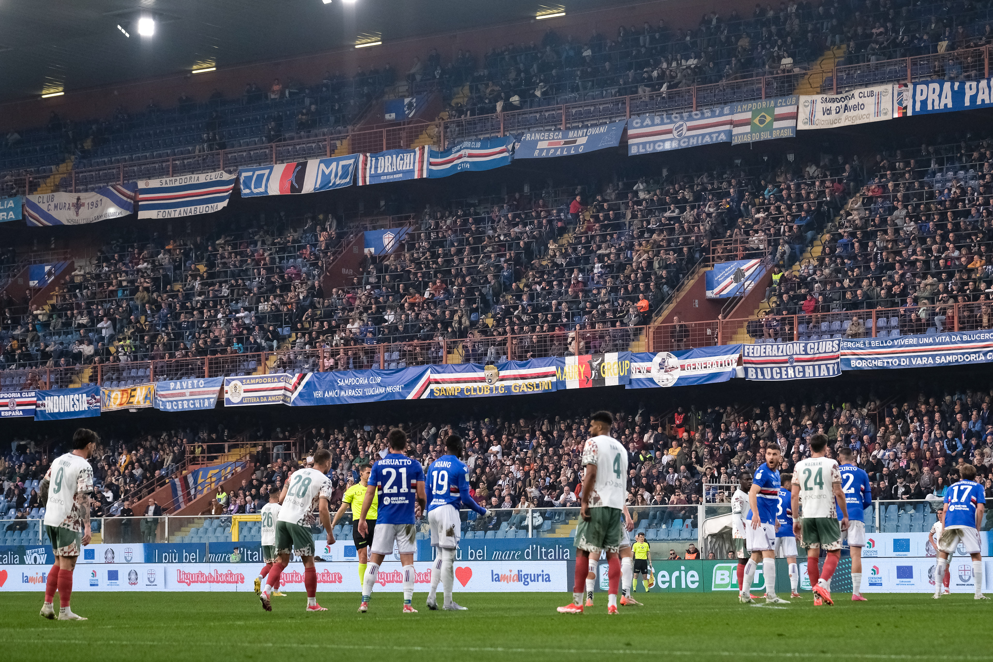 SAMPDORIA v PALERMO - Serie B // GENOVA, ITALY - MARCH 08: A general view of the match during the Serie B match between UC Sampdoria and Palermo FC at Stadio Luigi Ferraris on March 08, 2025 in Genova, Italy. (Photo by Federico Serra)
