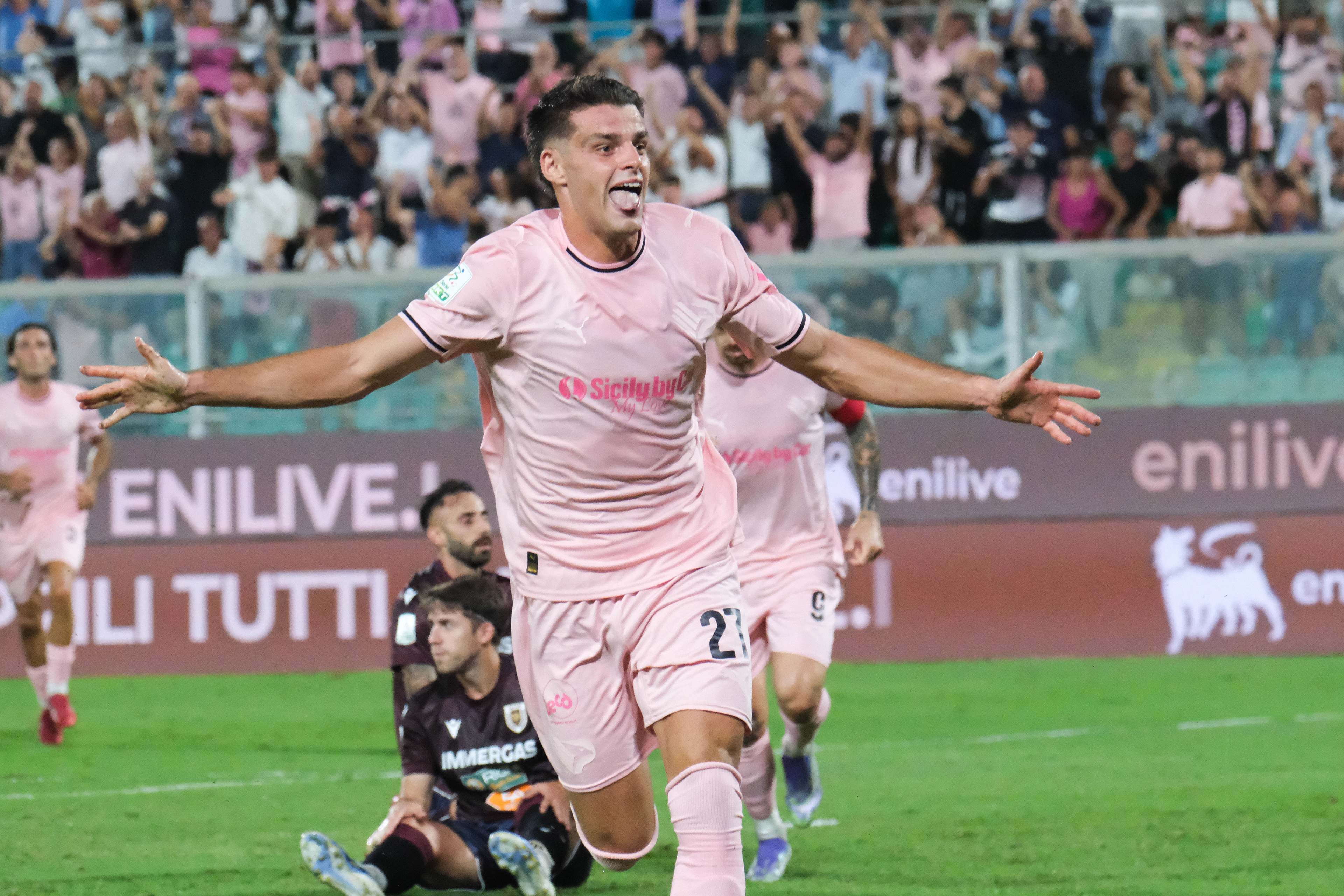 PALERMO FC v REGGIANA - Serie BKT 25/26 // PALERMO, ITALY - AUGUST 23: Niccolò Pierozzi of Palermo FC celebrating his gol during the friendly match between Palermo FC and Manchester City at Stadio Comunale Renzo Barbera on august 23, 2025 in Palermo, Italy. (Photo by Federico Serra)