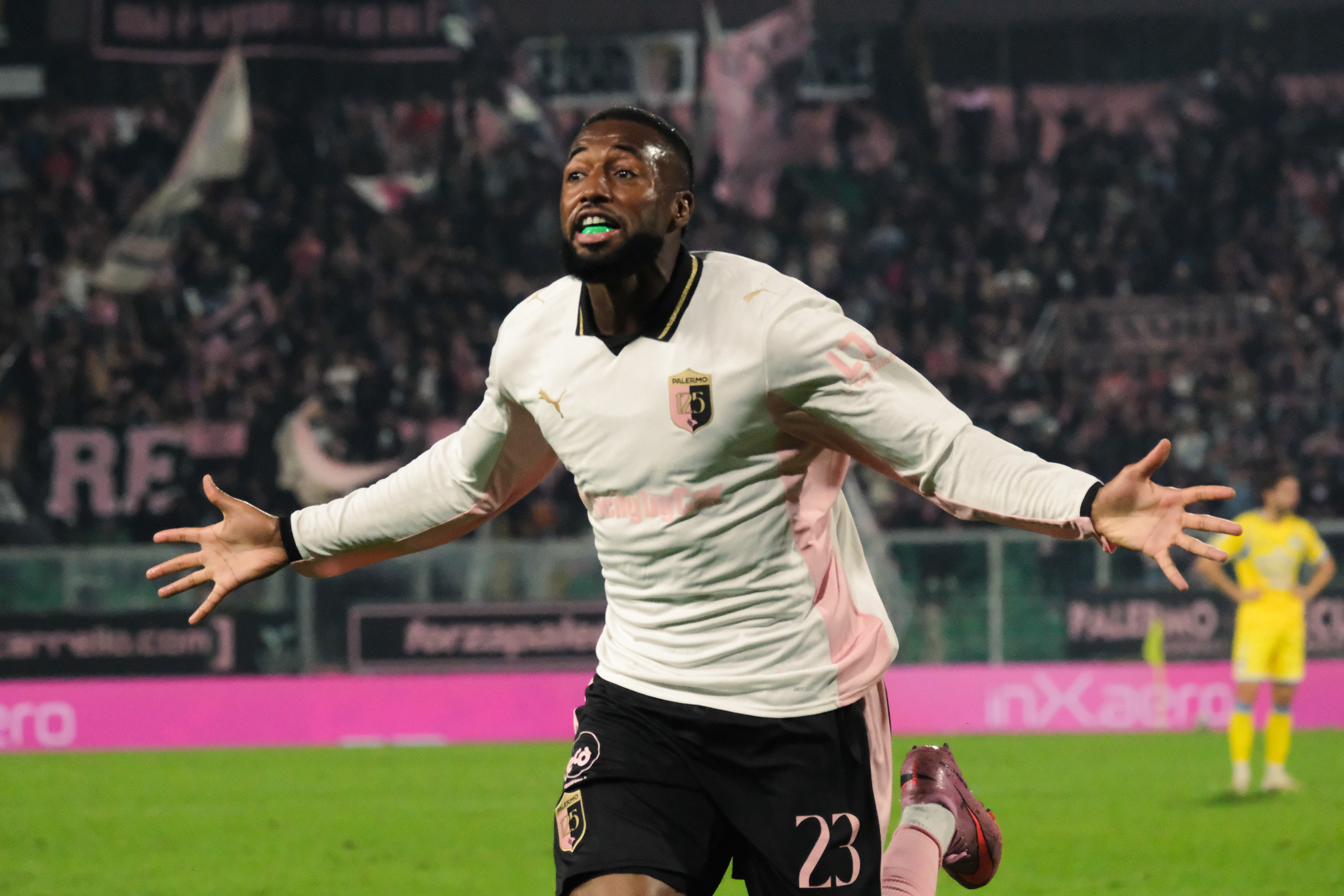 PALERMO v PESCARA - Serie B // PALERMO, ITALY - NOVEMBER 01: Salim Diakité of Palermo FC celebrating a goal during the Serie B match between Palermo FC and Pescara at Stadio Comunale Renzo Barbera on november 01, 2025 in Palermo, Italy. (Photo by Federico Serra)