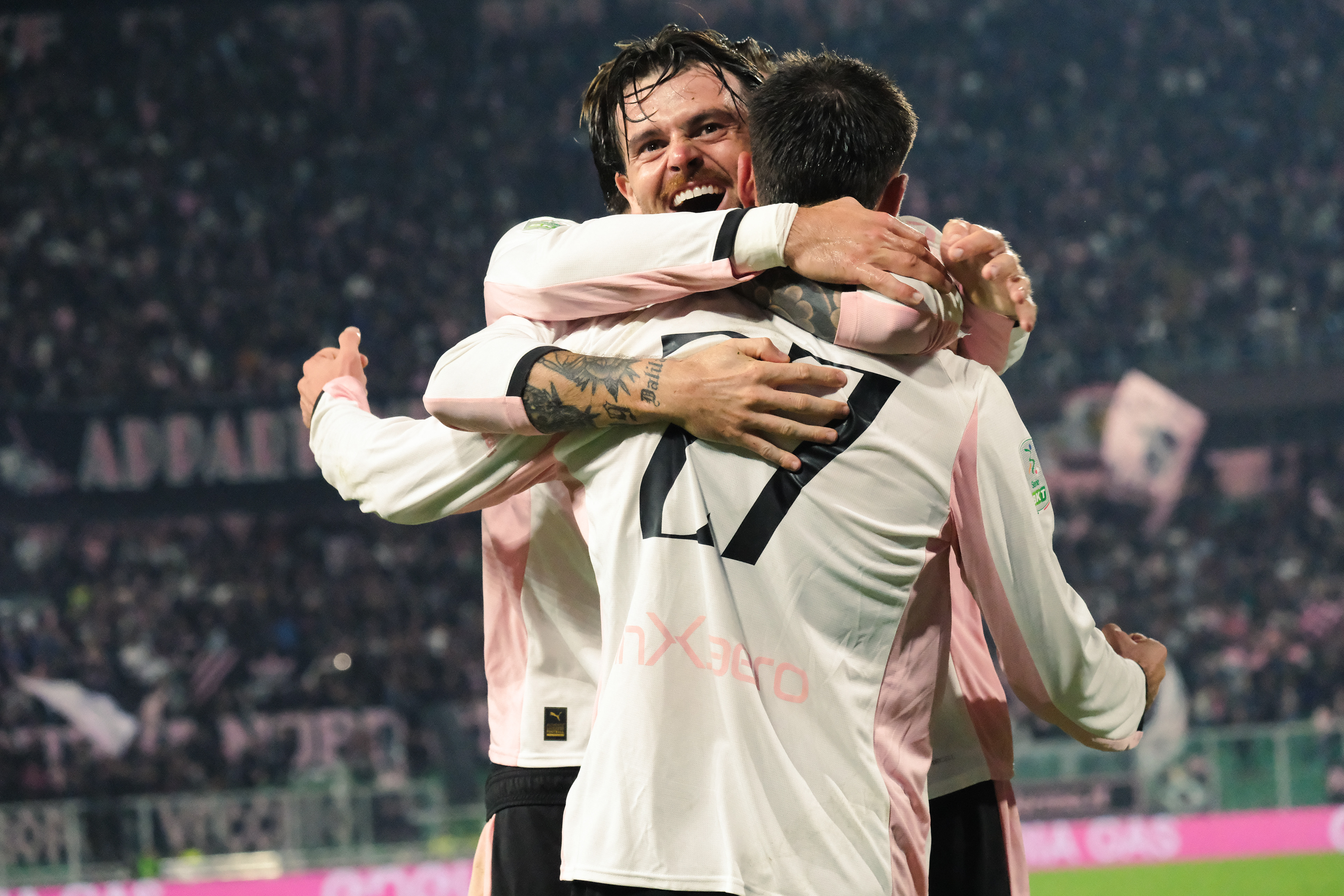 PALERMO v PESCARA - Serie B // PALERMO, ITALY - NOVEMBER 01: Palermo FC celebrating a goal during the Serie B match between Palermo FC and Pescara at Stadio Comunale Renzo Barbera on november 01, 2025 in Palermo, Italy. (Photo by Federico Serra)