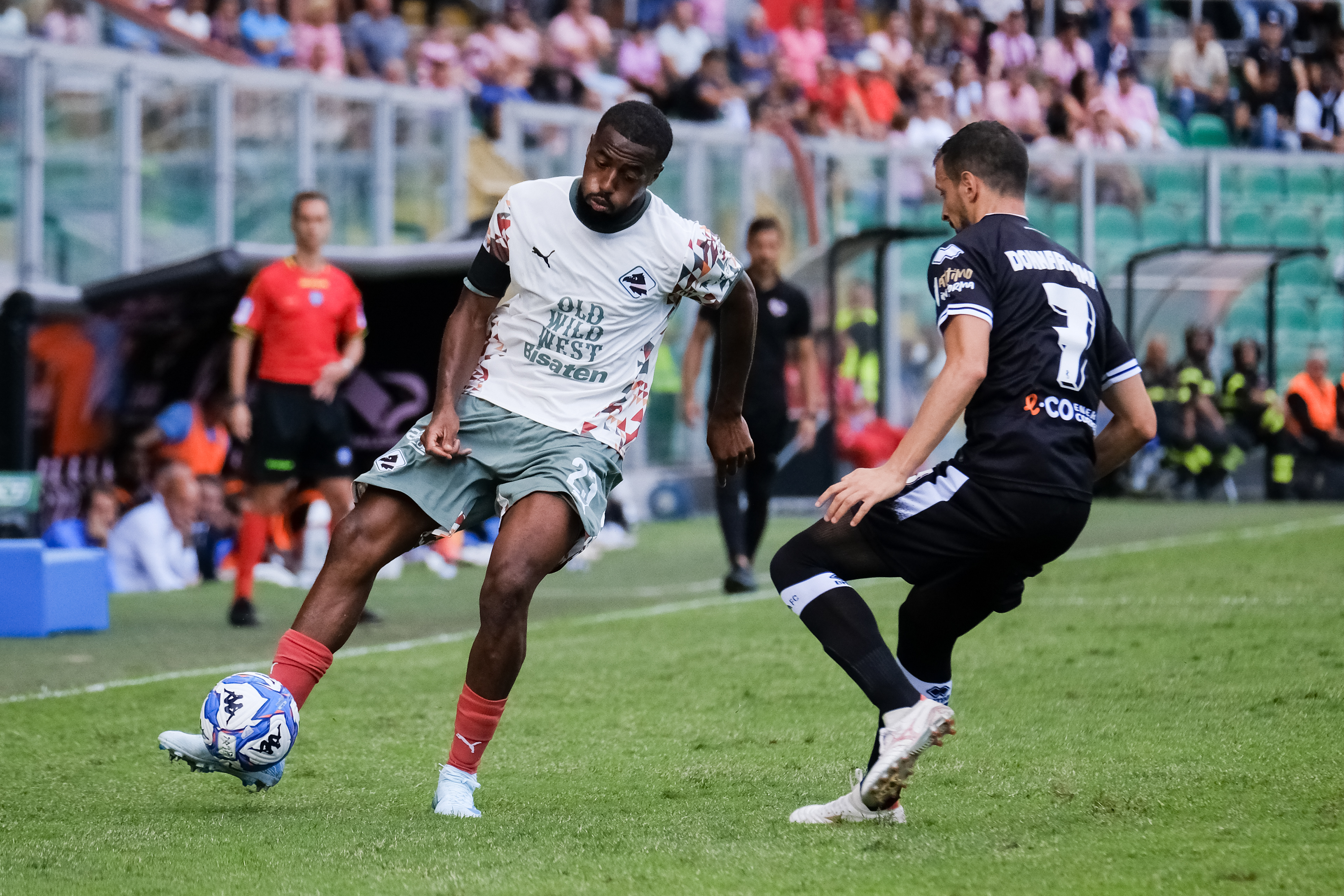 PALERMO, ITALY - SEPTEMBER 29: Salim Diakité (L) of Palermo FC and Daniele Donnarumma (R) of Cesena during the Serie B match between Palermo FC and Cesena at Stadio Comunale Renzo Barbera on september 29, 2024 in Palermo, Italy. (Photo by Federico Serra)