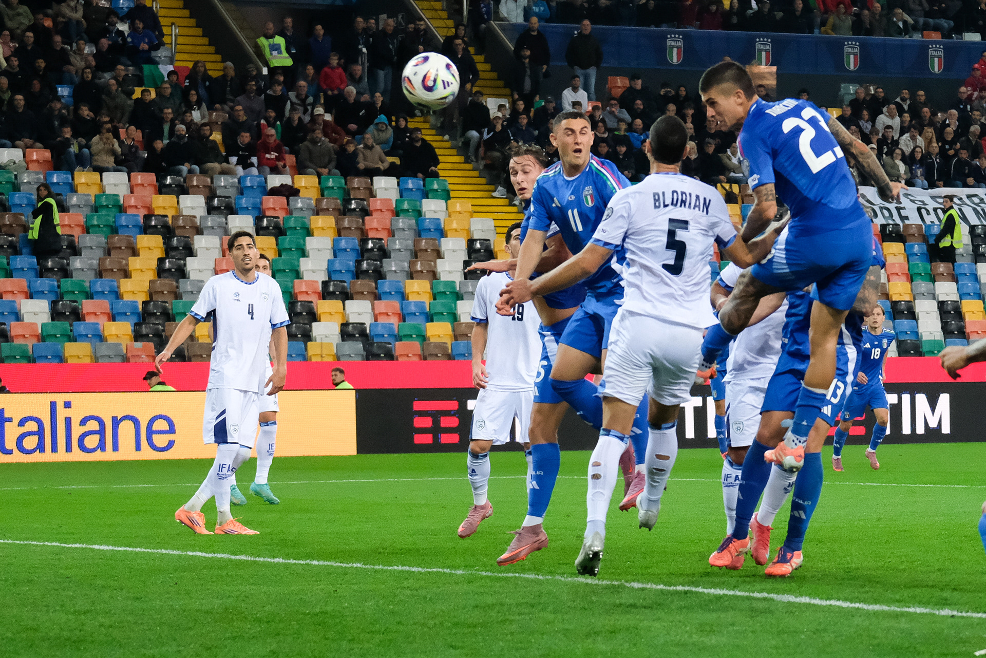 ITALY FC v ISRAEL - FIFA World CUP 2026 - Qualification Round // UDINE, ITALY - OCTOBER 14: Gianluca Mancini of Italy scoring a gol during the match between Italy and Israel at Stadio Friuli on october 14, 2025 in Udine, Italy. (Photo by Federico Serra)