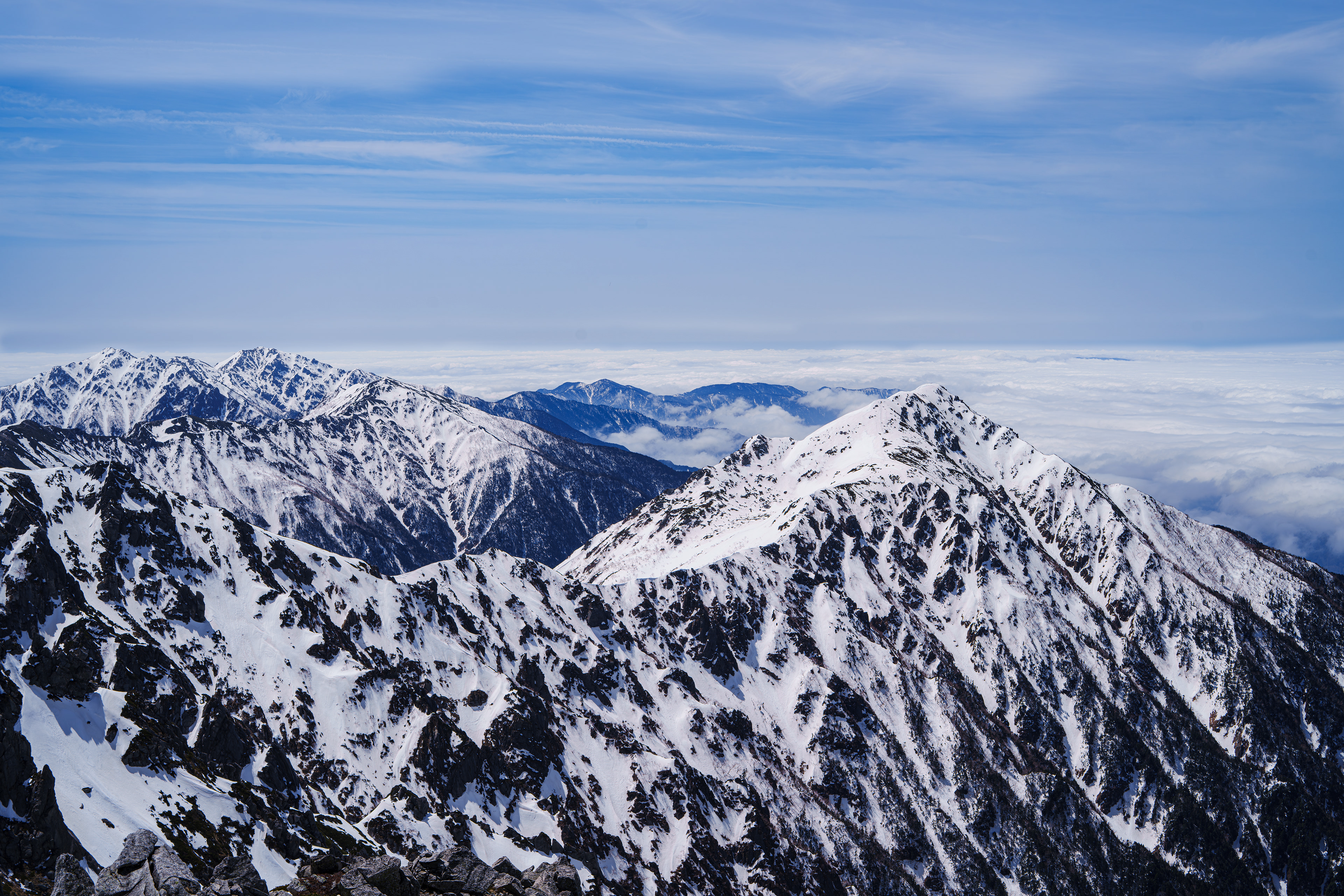 中岳中腹からの南西方面の眺望。 04/22/2025 