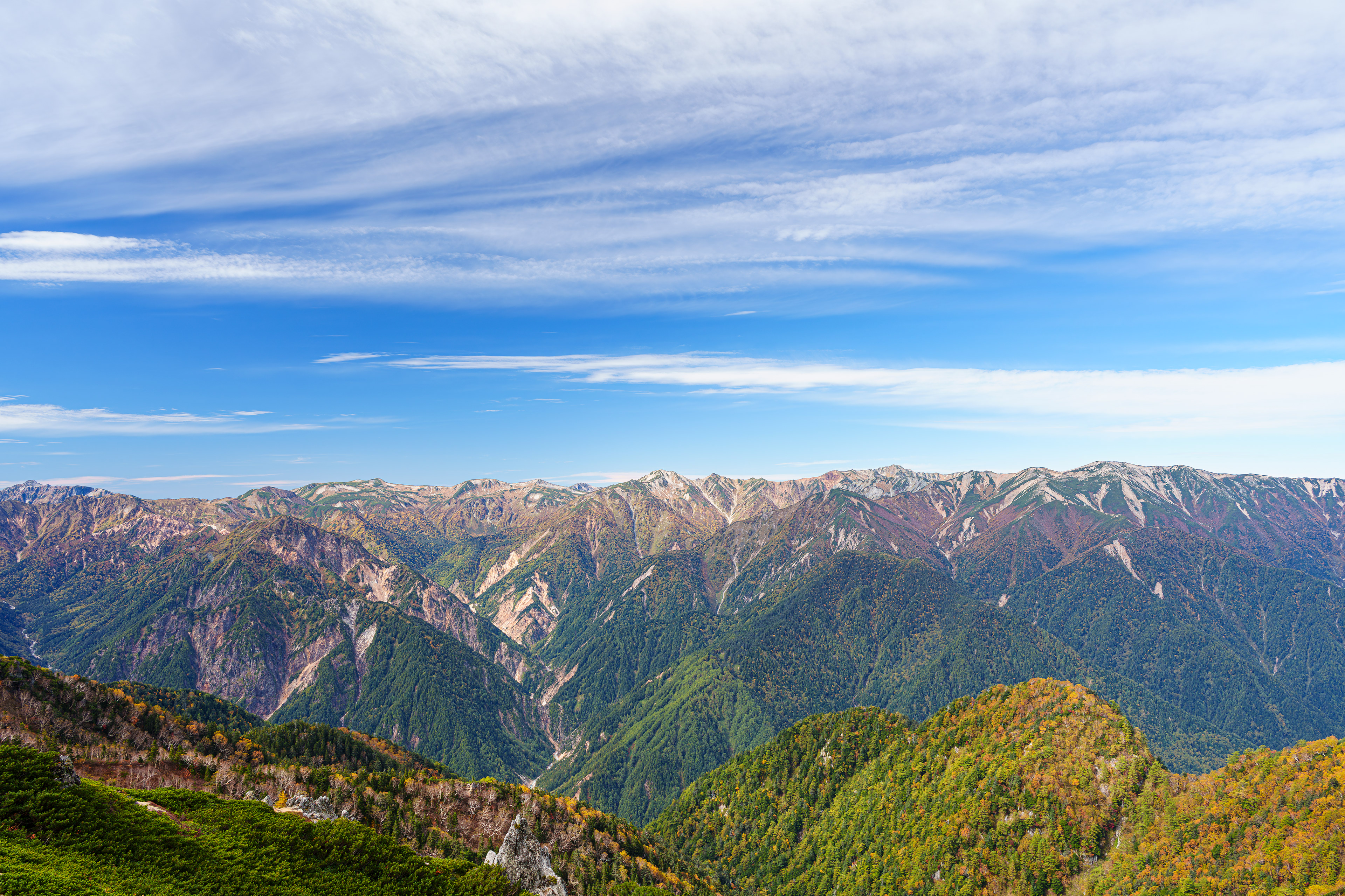 『magnificent』燕岳から大天井岳へ向かう稜線、北アルプスの山々が一望できる壮大な景色。 10/10/2024