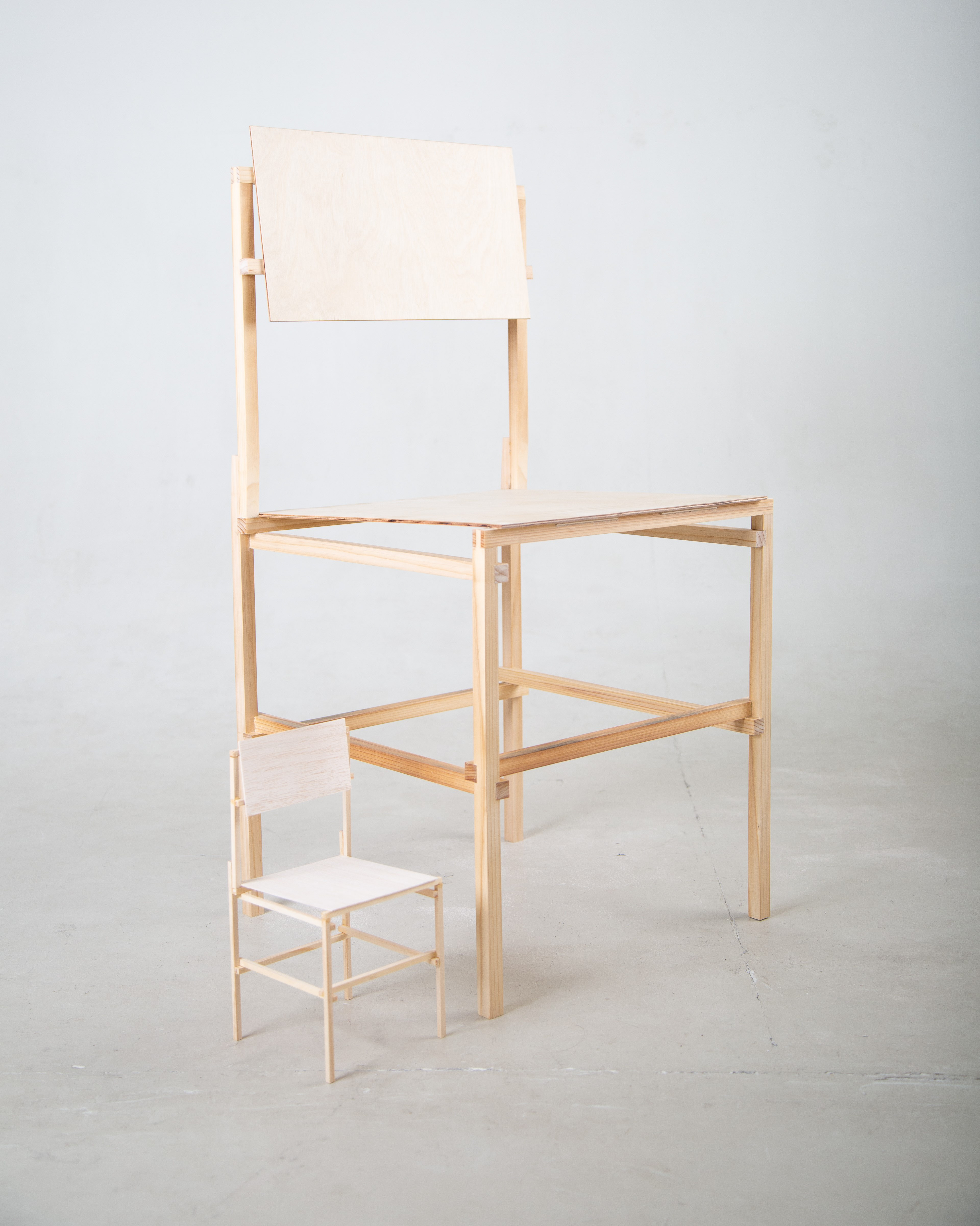 D01 chair next to 1:3 scale model.