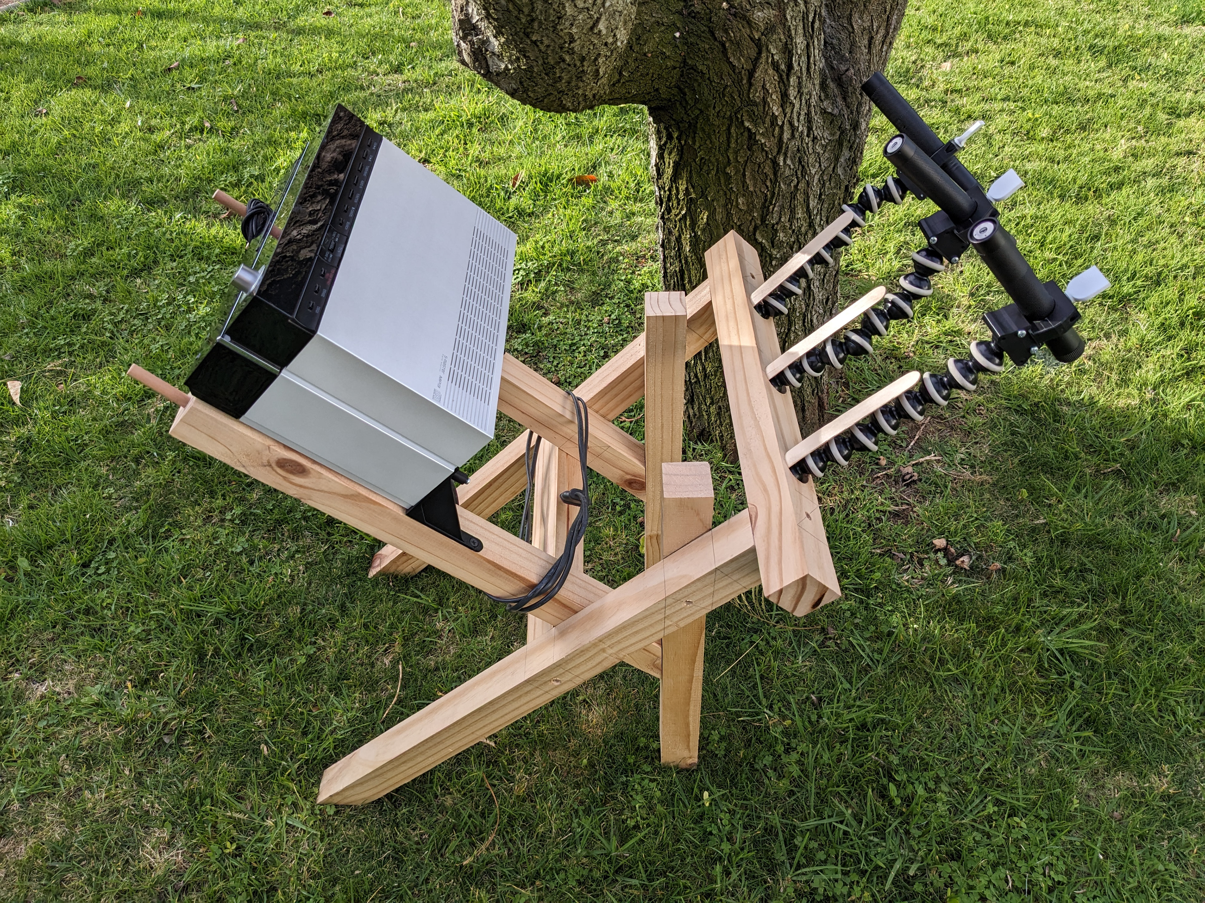Laser platform, holds 3 adapter laser pointers and amplifier.
