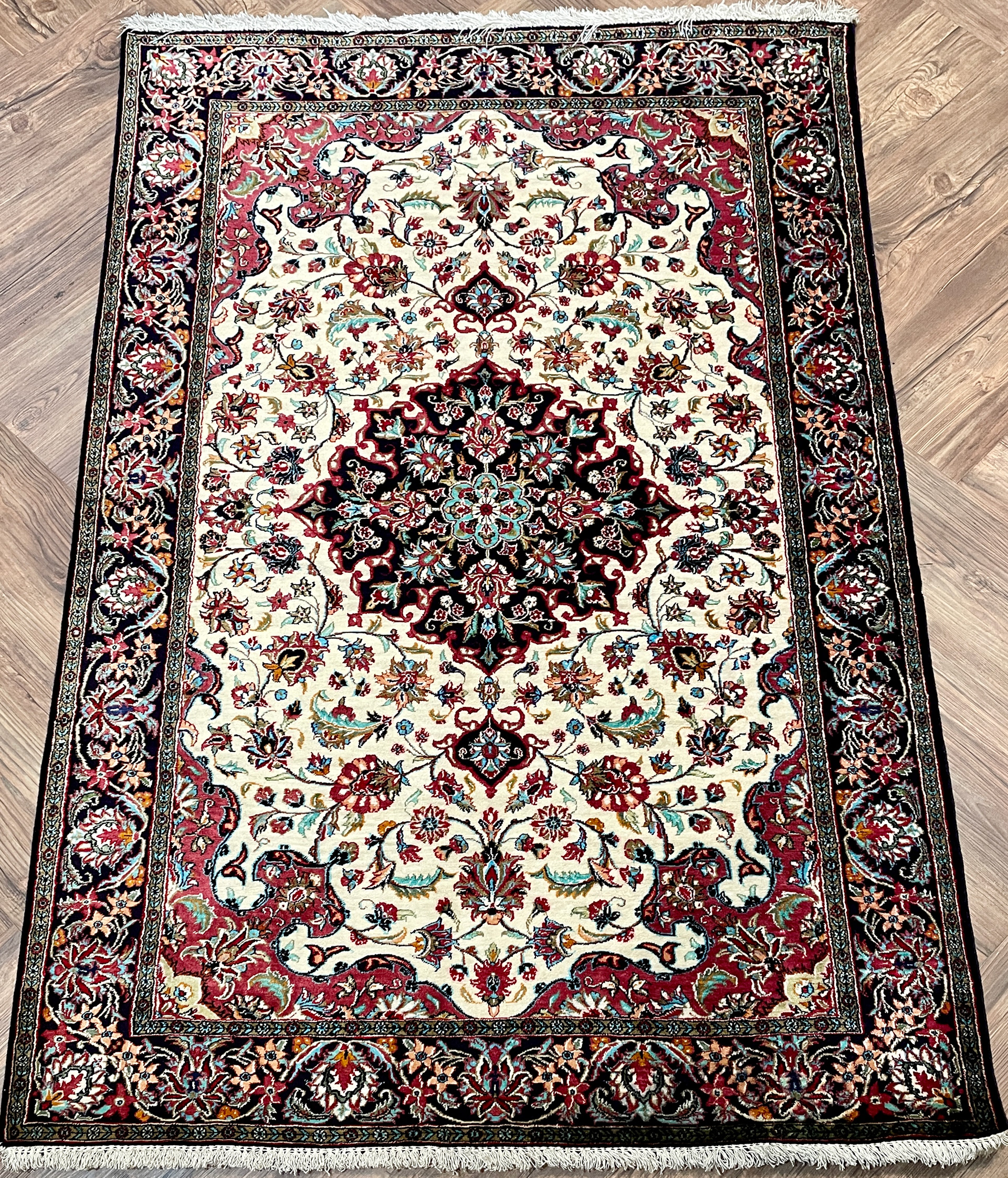 AS21-578 - Persian Qum Silk - 107 x 152 cm