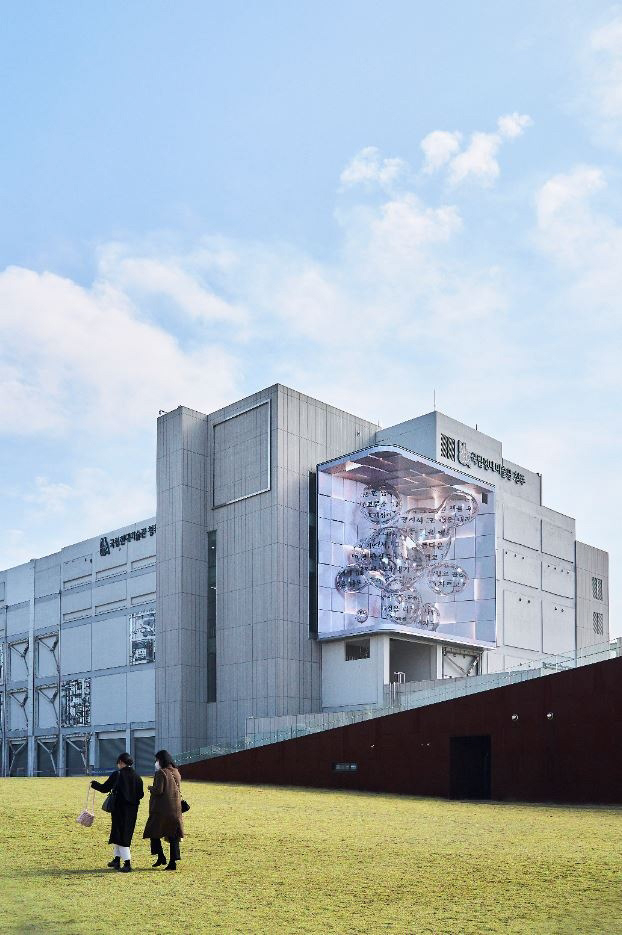 박제성, 'Eyes of', 2022~2023, Anamorphic 3D animation, Image Captioning AI, ChatGPT, 4' 40"
