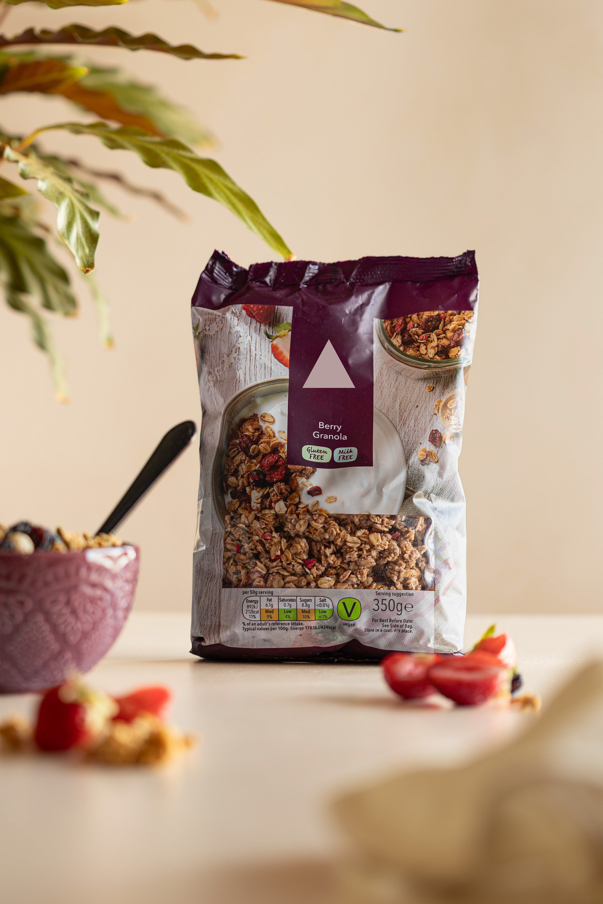 Strawberry granola, food phtogoraphy