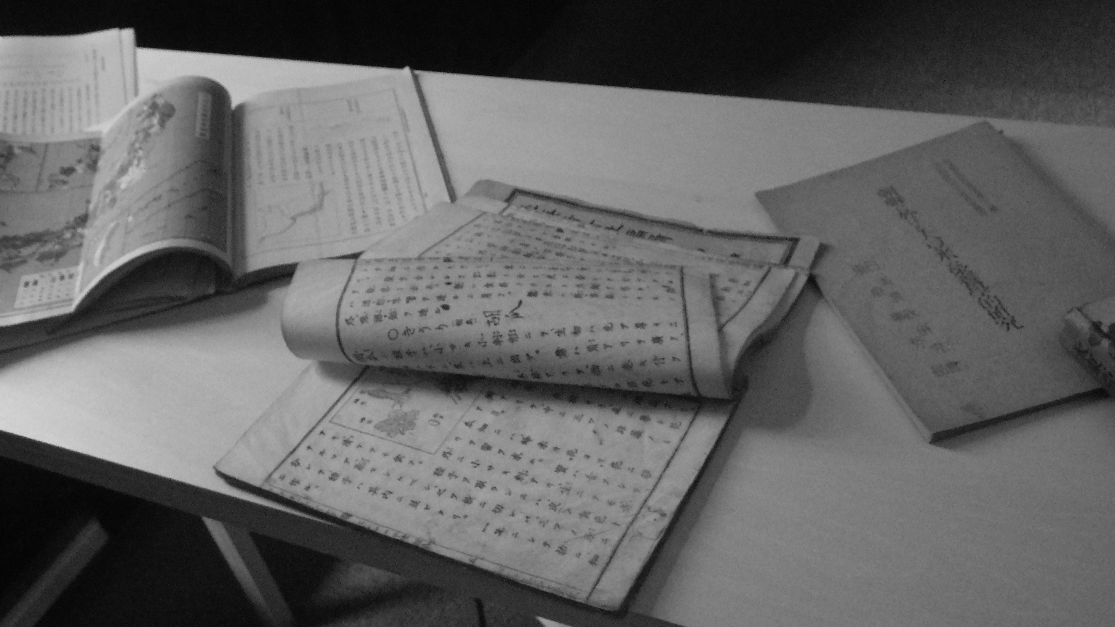 植民地政策と関連する科学の文献たち。地質学、朝鮮統治時代の現地の大豆調査資料、南方の動物の生態についての書物など