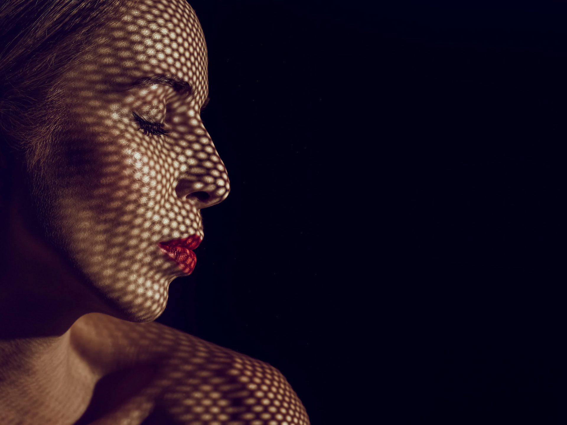 Model: Angela Kate Hudson