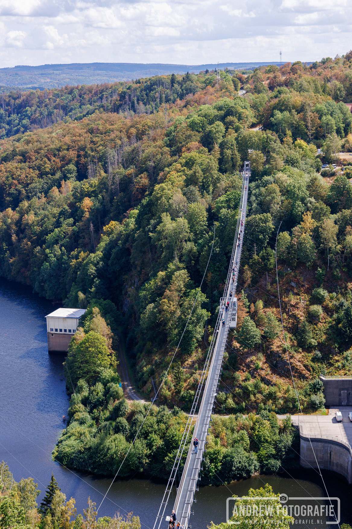 Prachtig uitzicht over het ruige dal en de rivier de Bode.