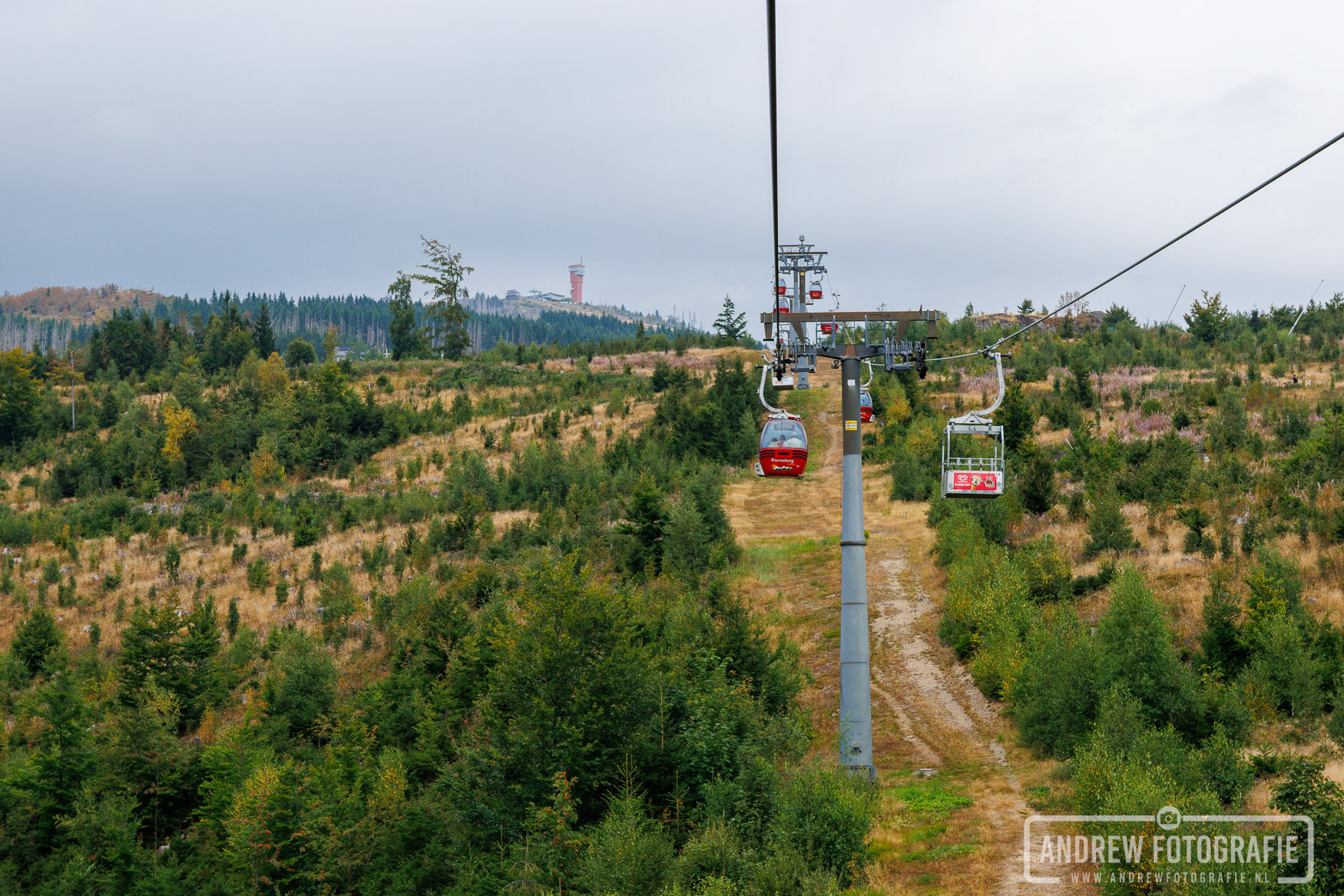 Kabelbaan stijgend over de berghelling van de Wurmberg in de Harz