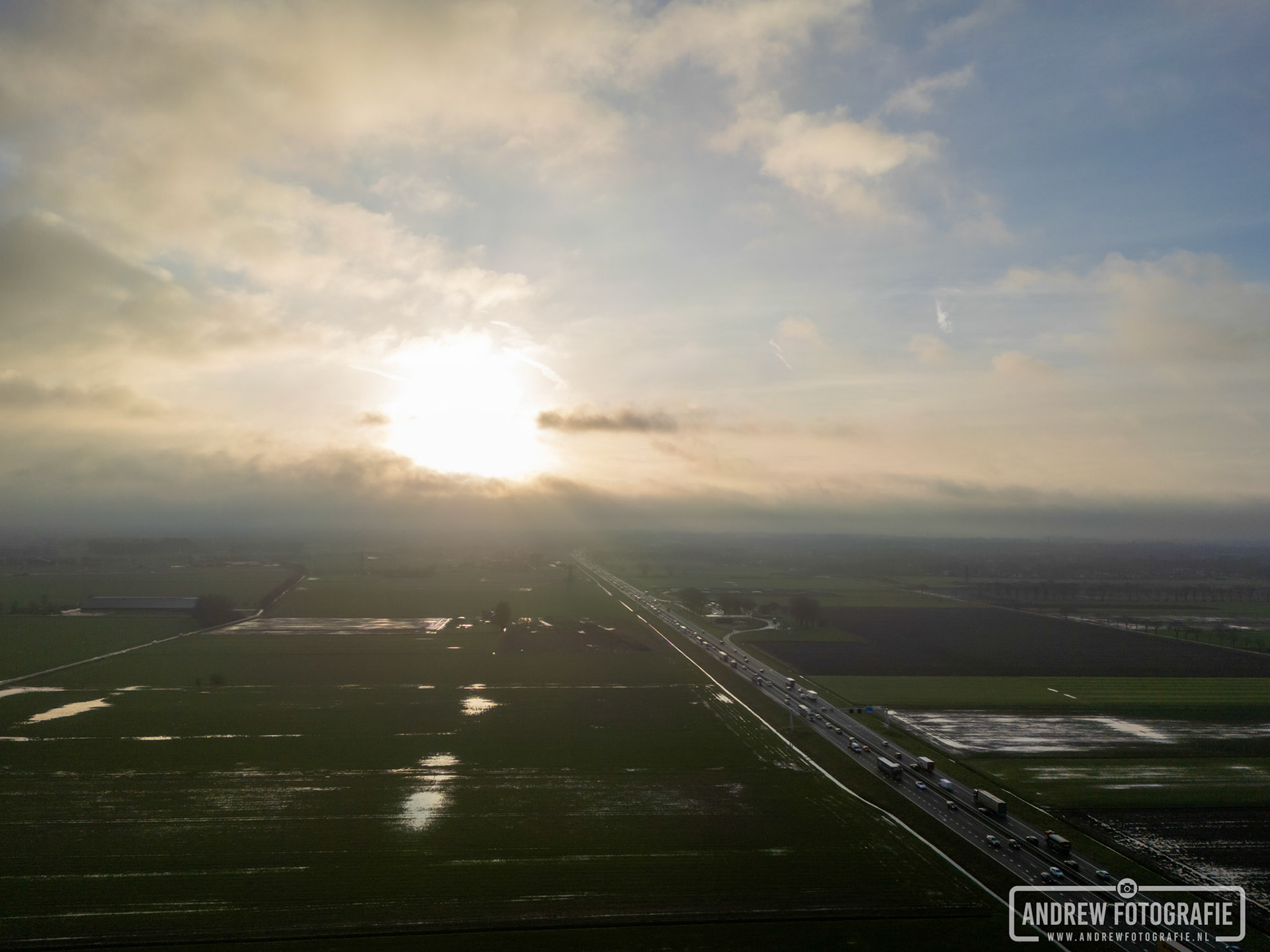 De zonsopkomst A12, tussen Zevenaar en Duiven (22-02-2024)