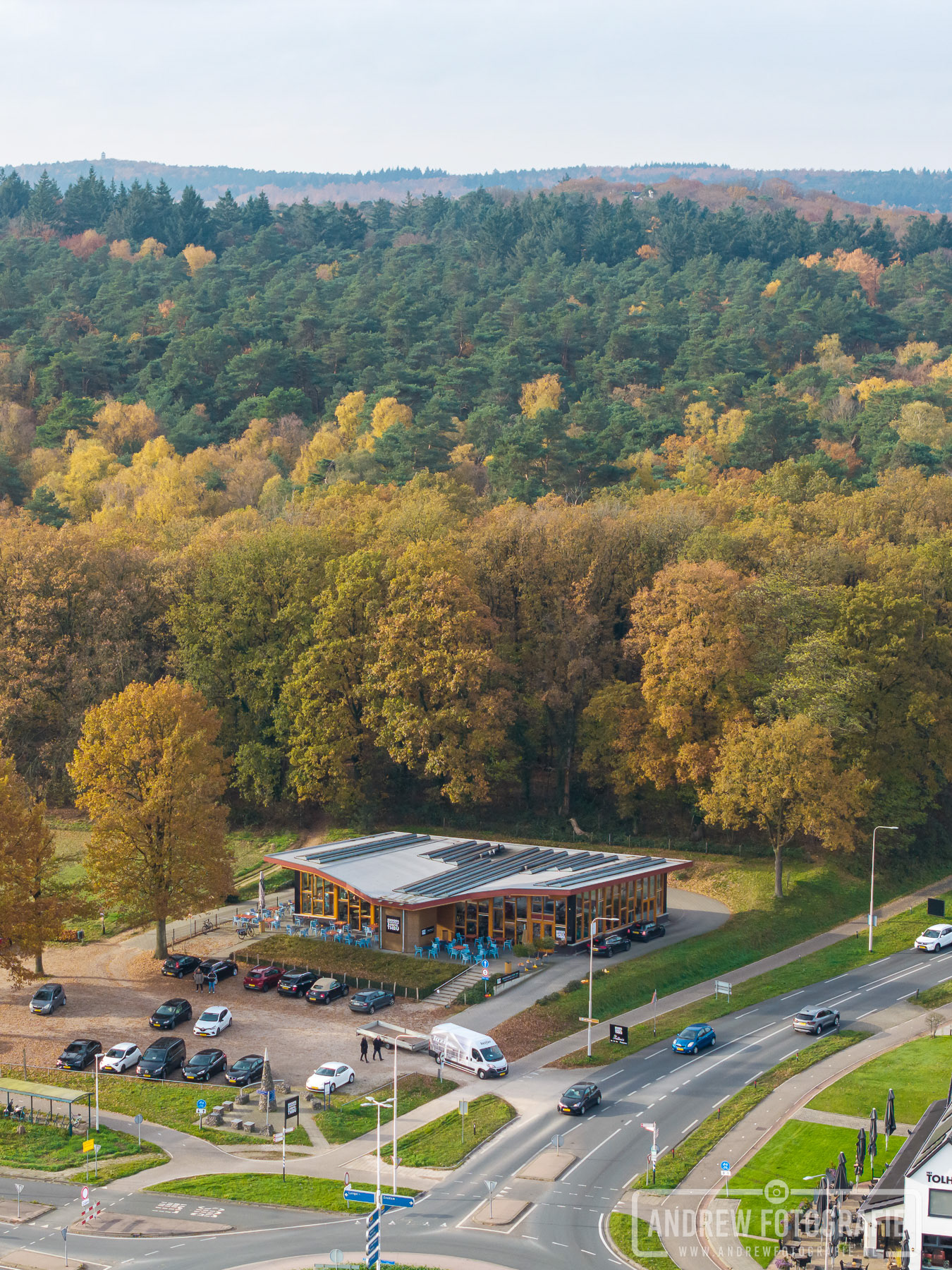 Luchtfoto van BROODS Broodjesbar aan de rand van het bos in Zeddam.