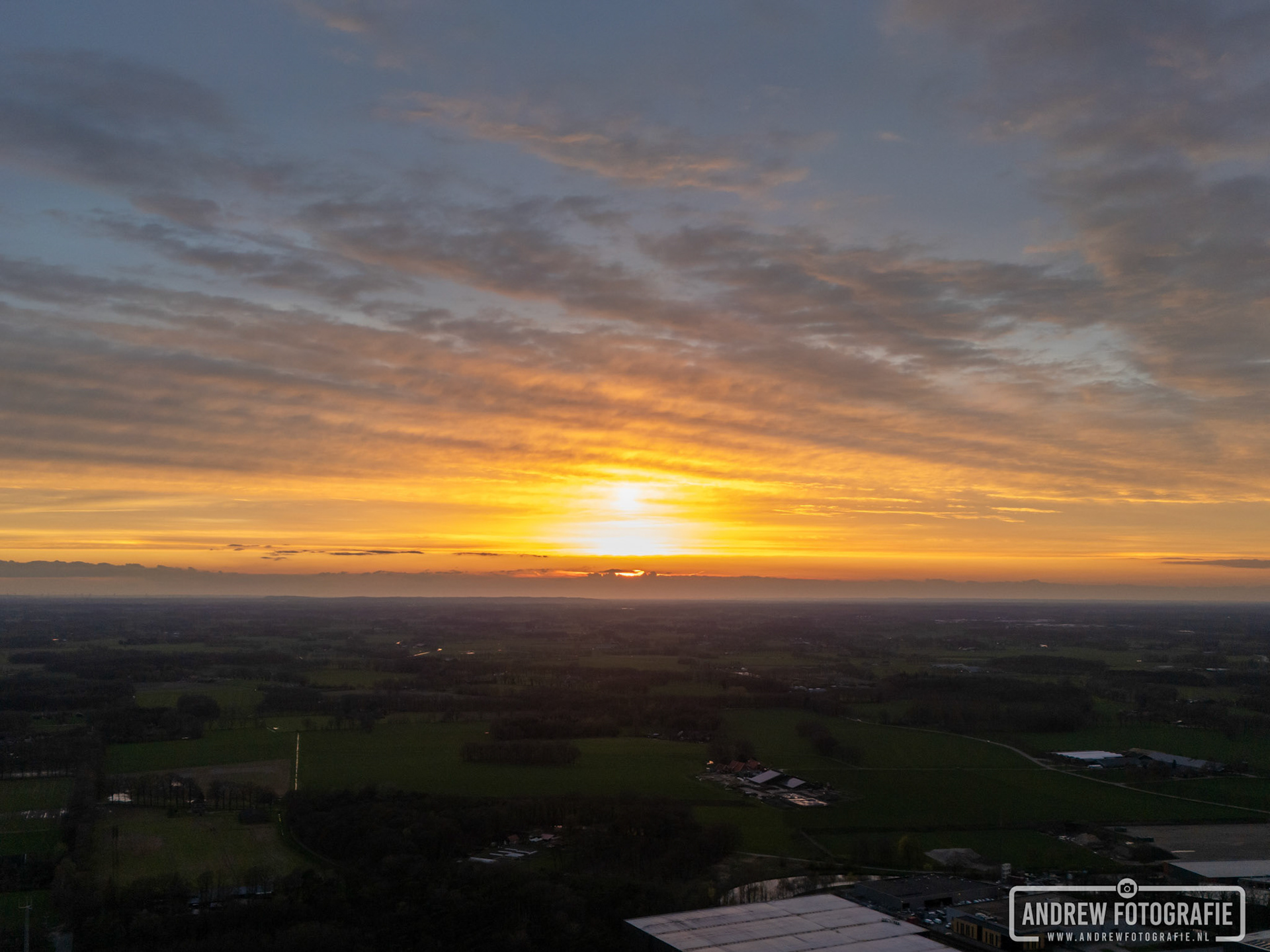 Zonsondergang in Aalten (27-03-2024).